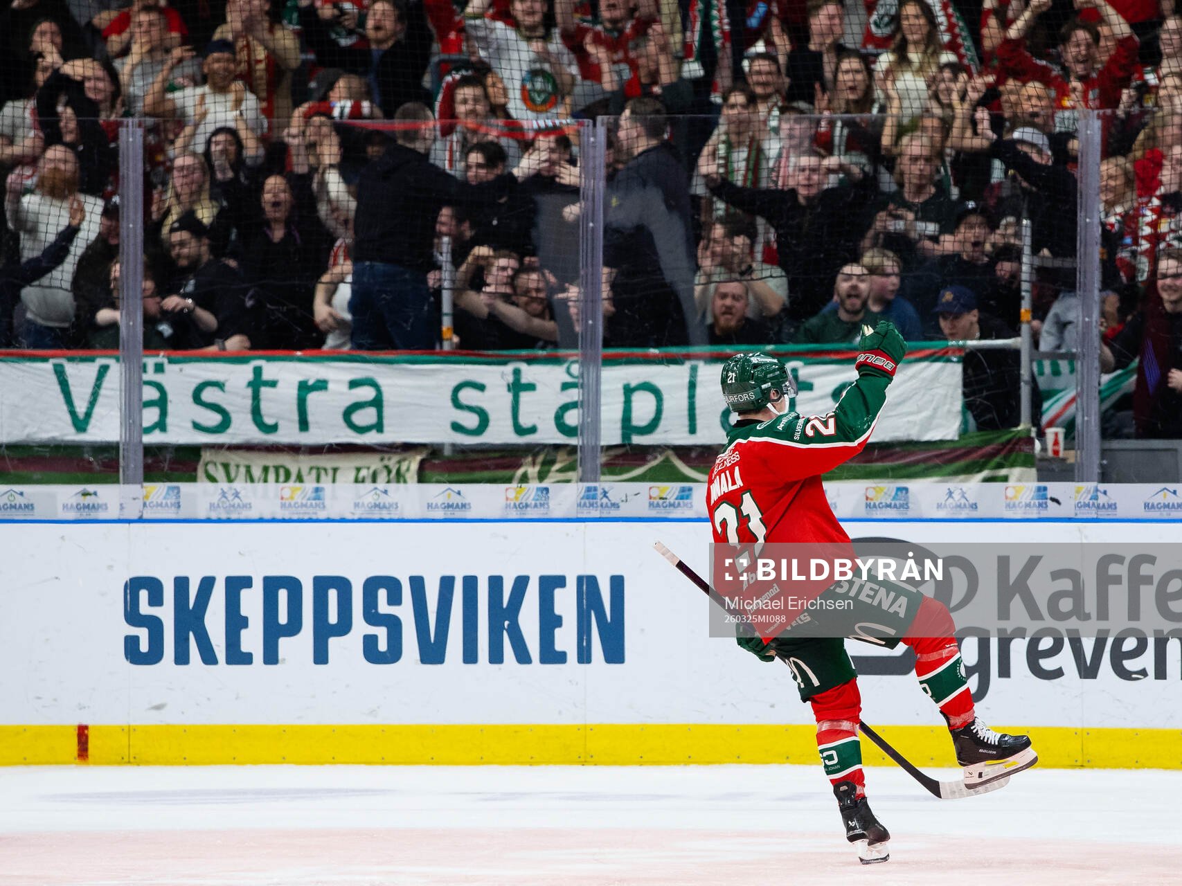 Frölundas Jere Innala jublar