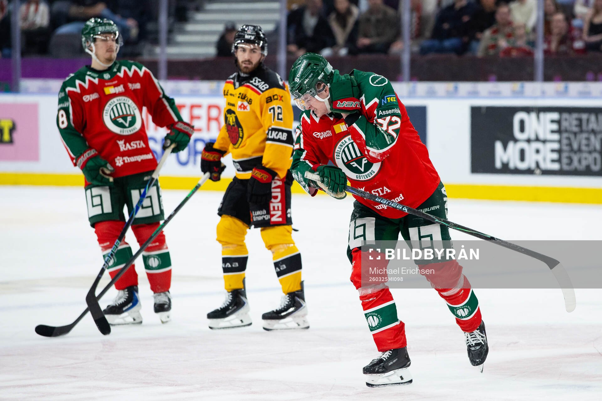 Frölundas Filip Cederqvist lämnar isen