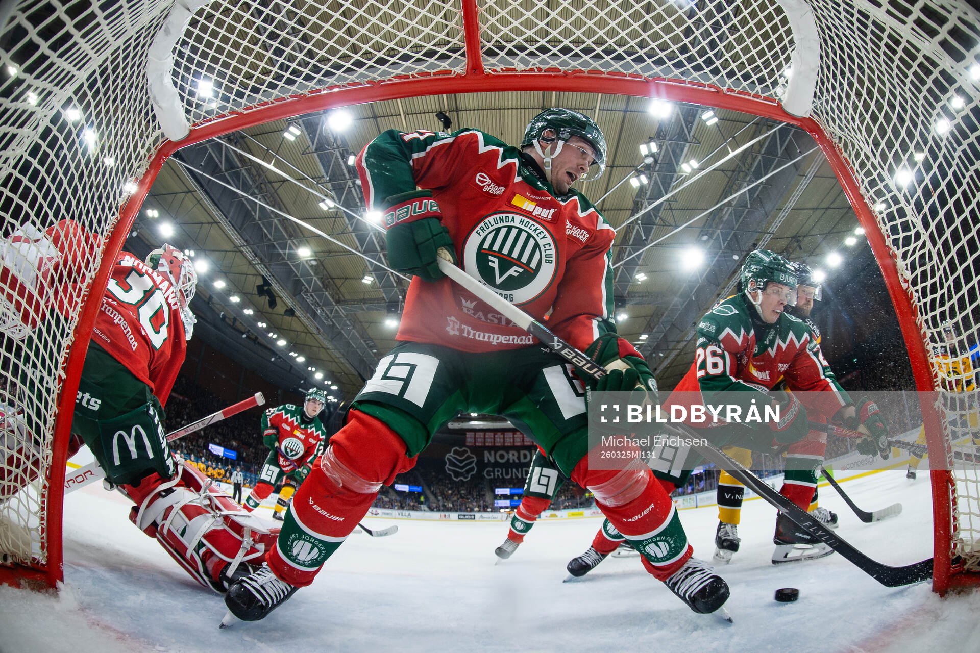 Frölundas målvakt Tobias Normann, Max Lindholm och Isac