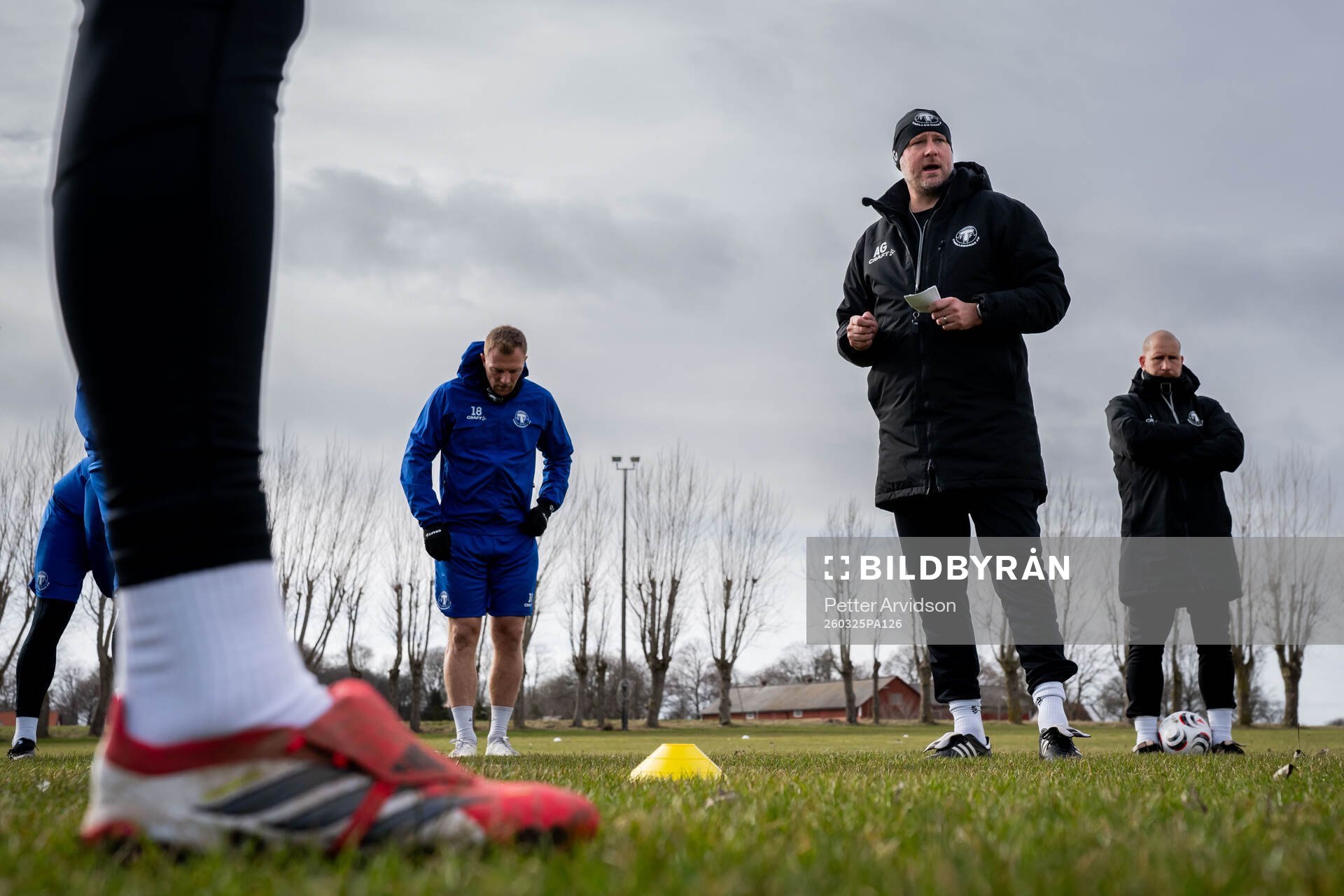 Tränare Andreas Granqvist och assisterande tränare