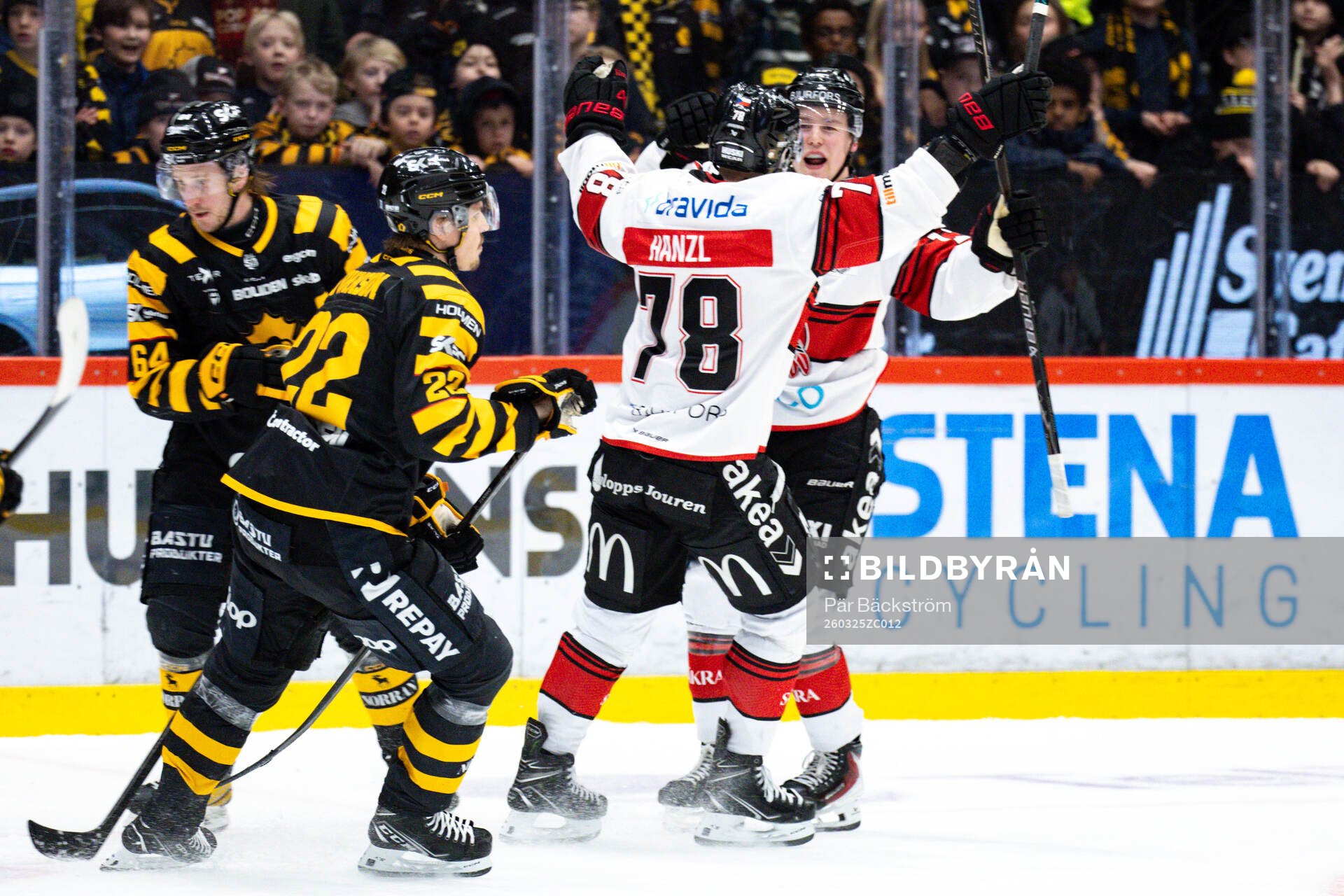 Malmö Redhawks Petter Vesterheim jublar