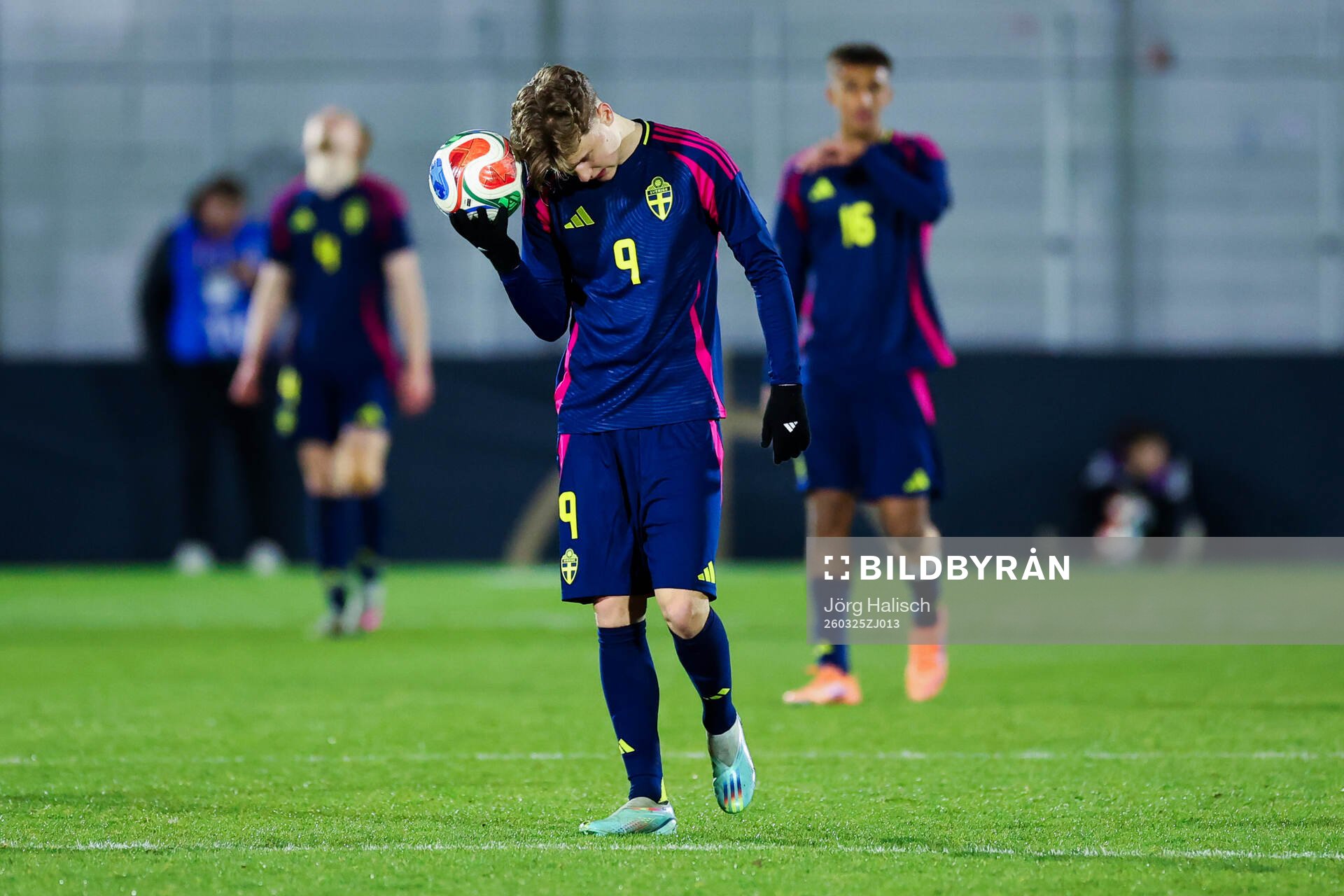 Åke Andersson of Sweden looks dejected