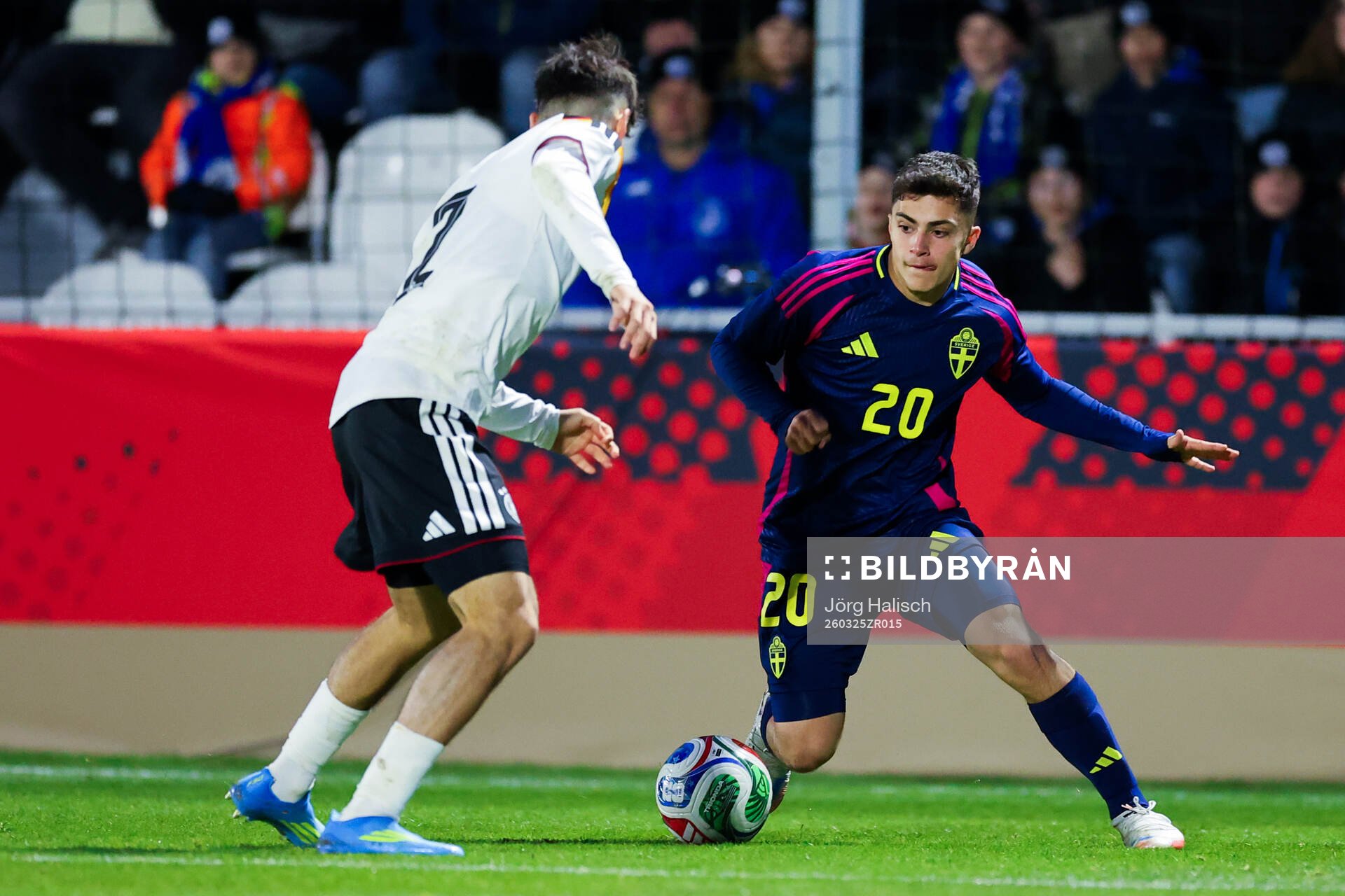 Oliver Kapsimalis of Sweden