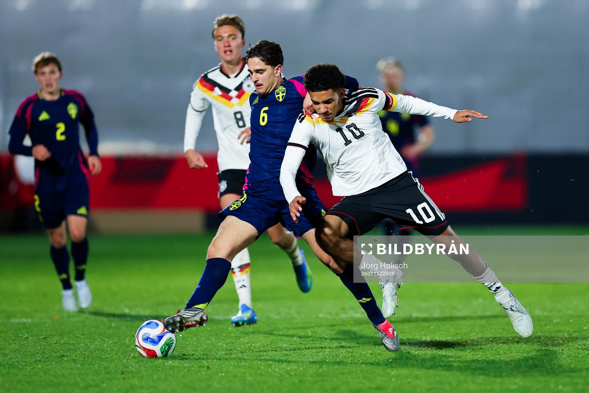 Adrian Lahdo of Sweden and Francis Onyeka of Germany