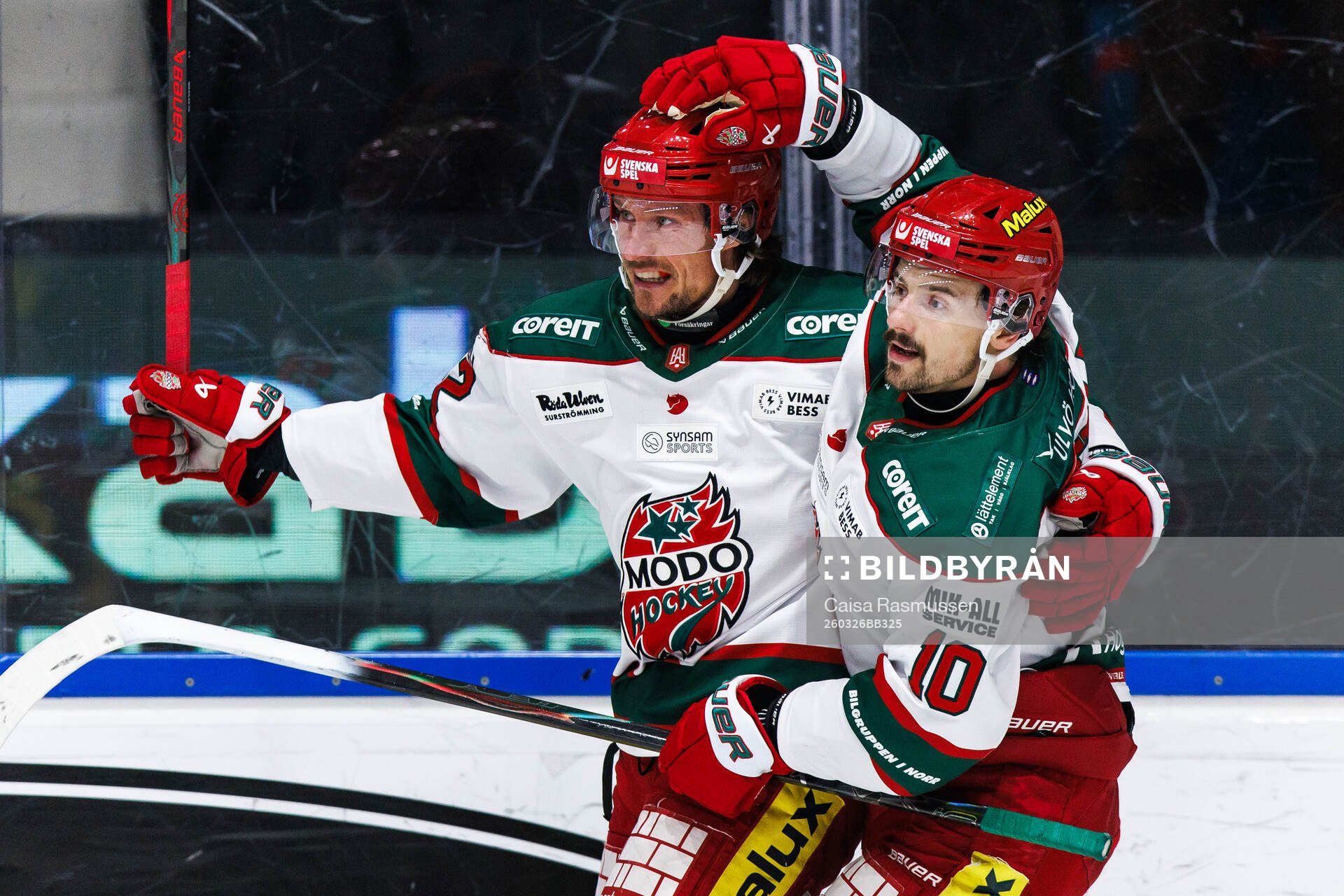 Modos Jesper Olofsson och Gerry Fitzgerald jublar
