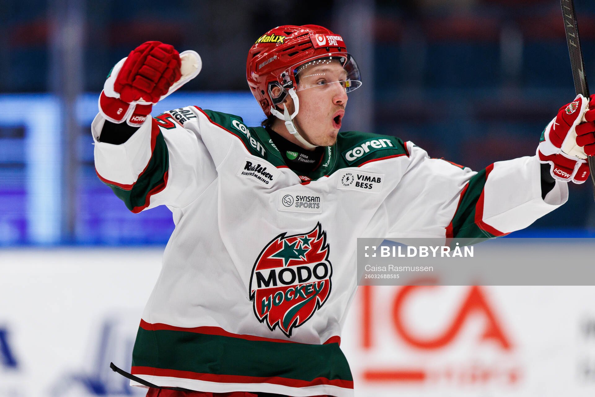 Modos Carl Mattsson jublar