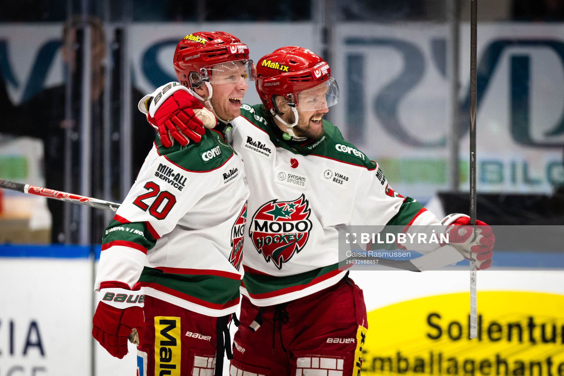 Modos Milton Gästrin och Victor Berglund jublar