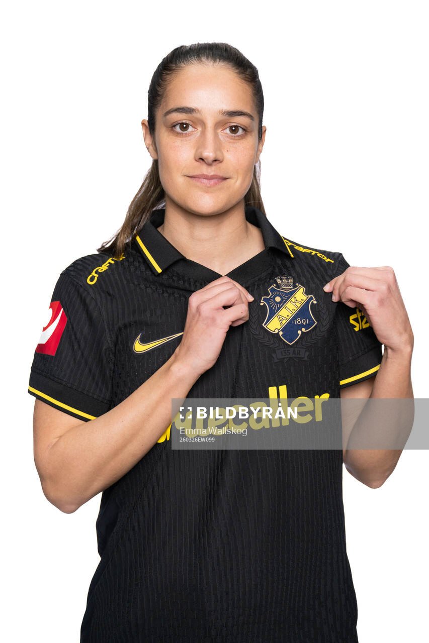 Daniella Famili