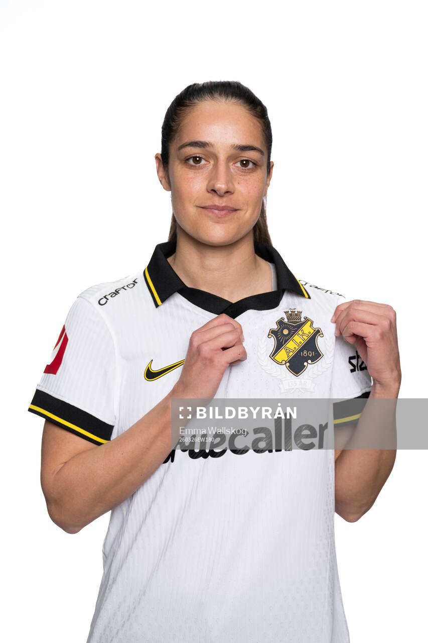 Daniella Famili