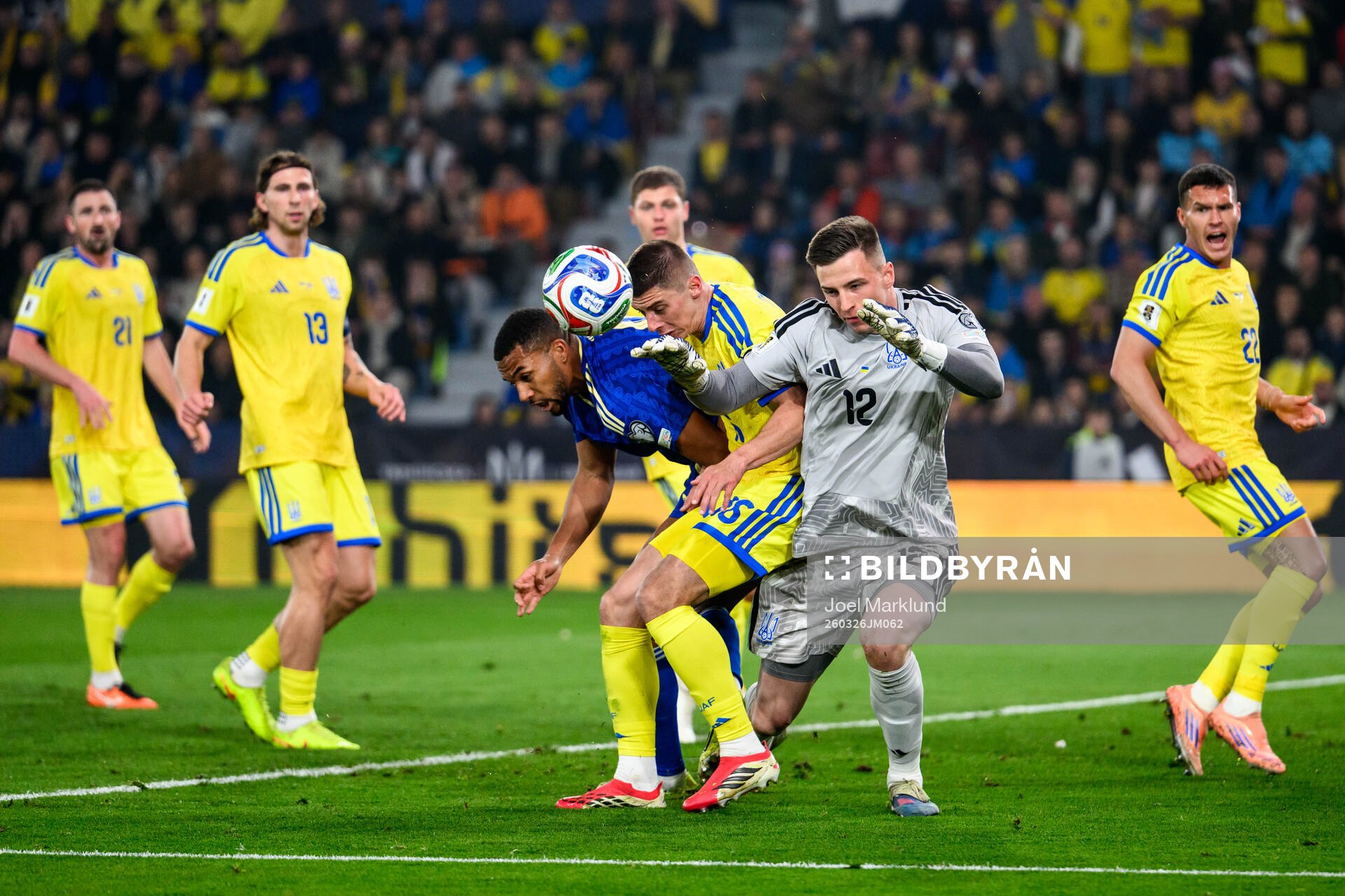 Isak Hien of Sweden against Vitaliy Mykolenko and