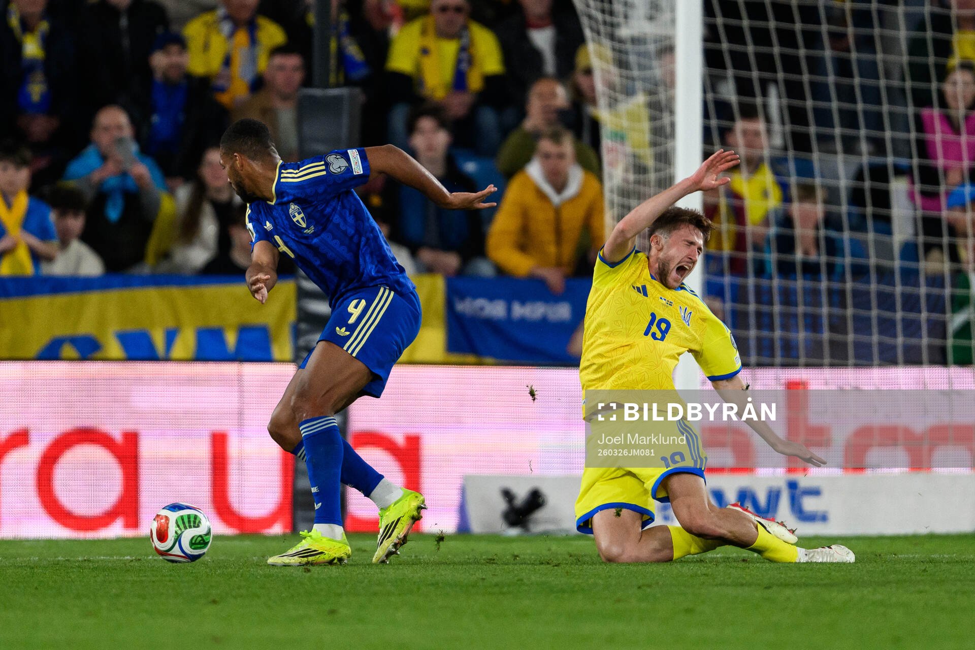 Isak Hien of Sweden and Vladyslav Vanat of Ukraine
