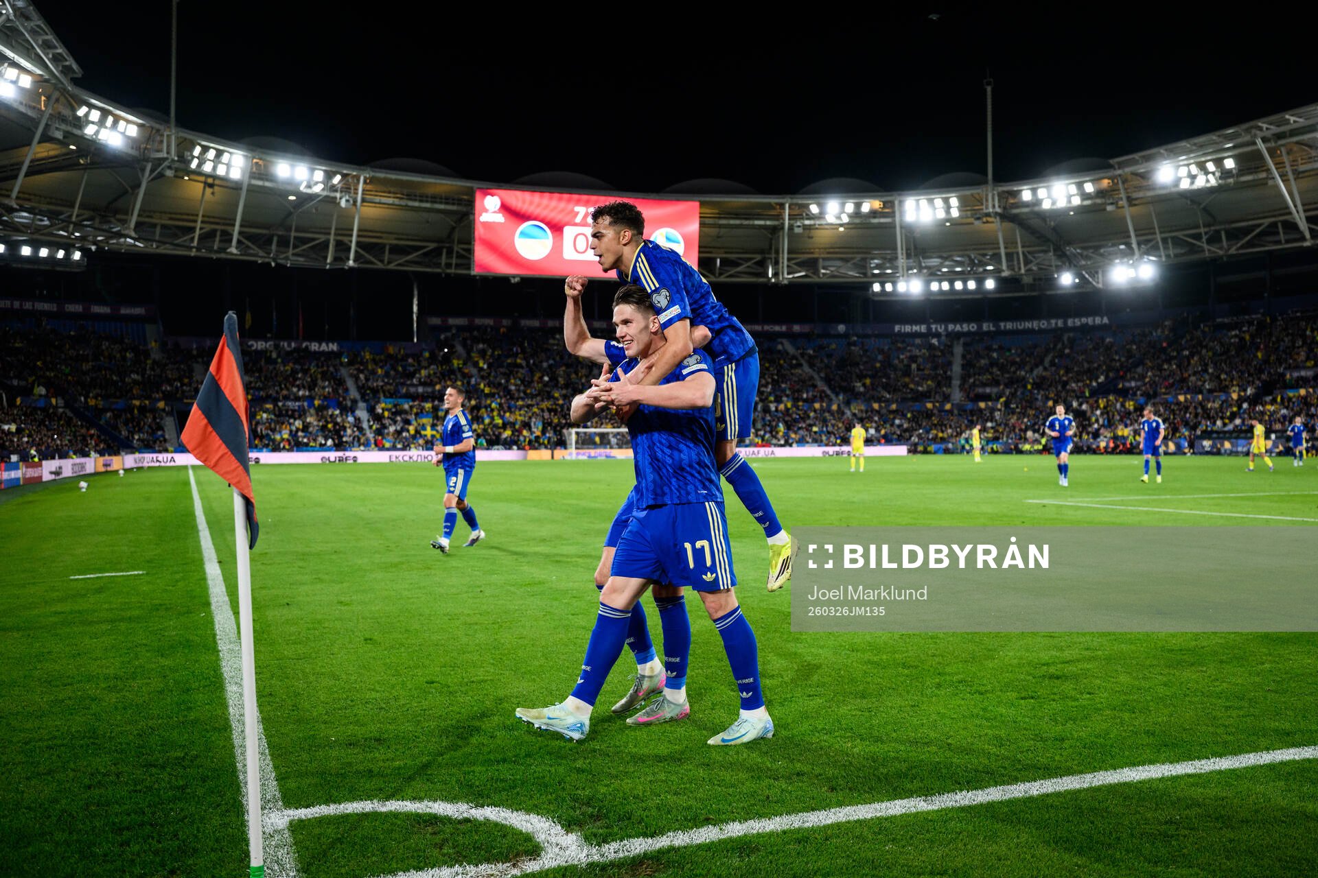Viktor Gyökeres and Yasin Ayari of Sweden celebrate