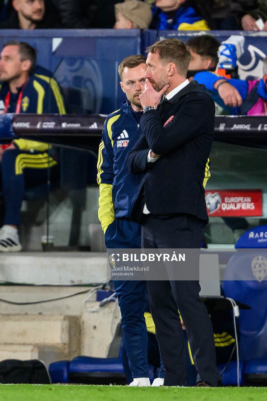 Assistant coach Sebastian Larsson and head coach Graham