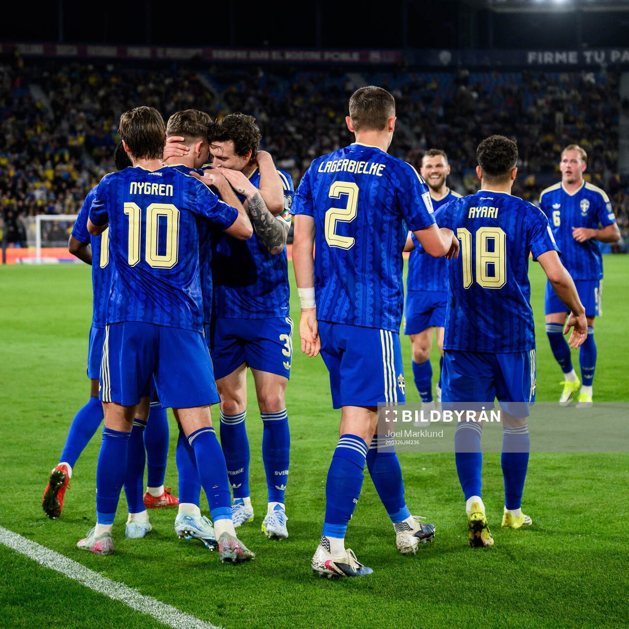 Viktor Gyökeres and Victor Nilsson Lindelöf of Sweden