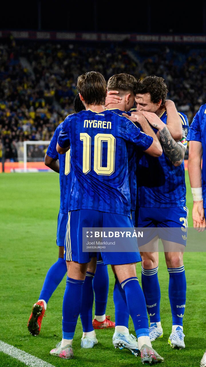 Viktor Gyökeres and Victor Nilsson Lindelöf of Sweden