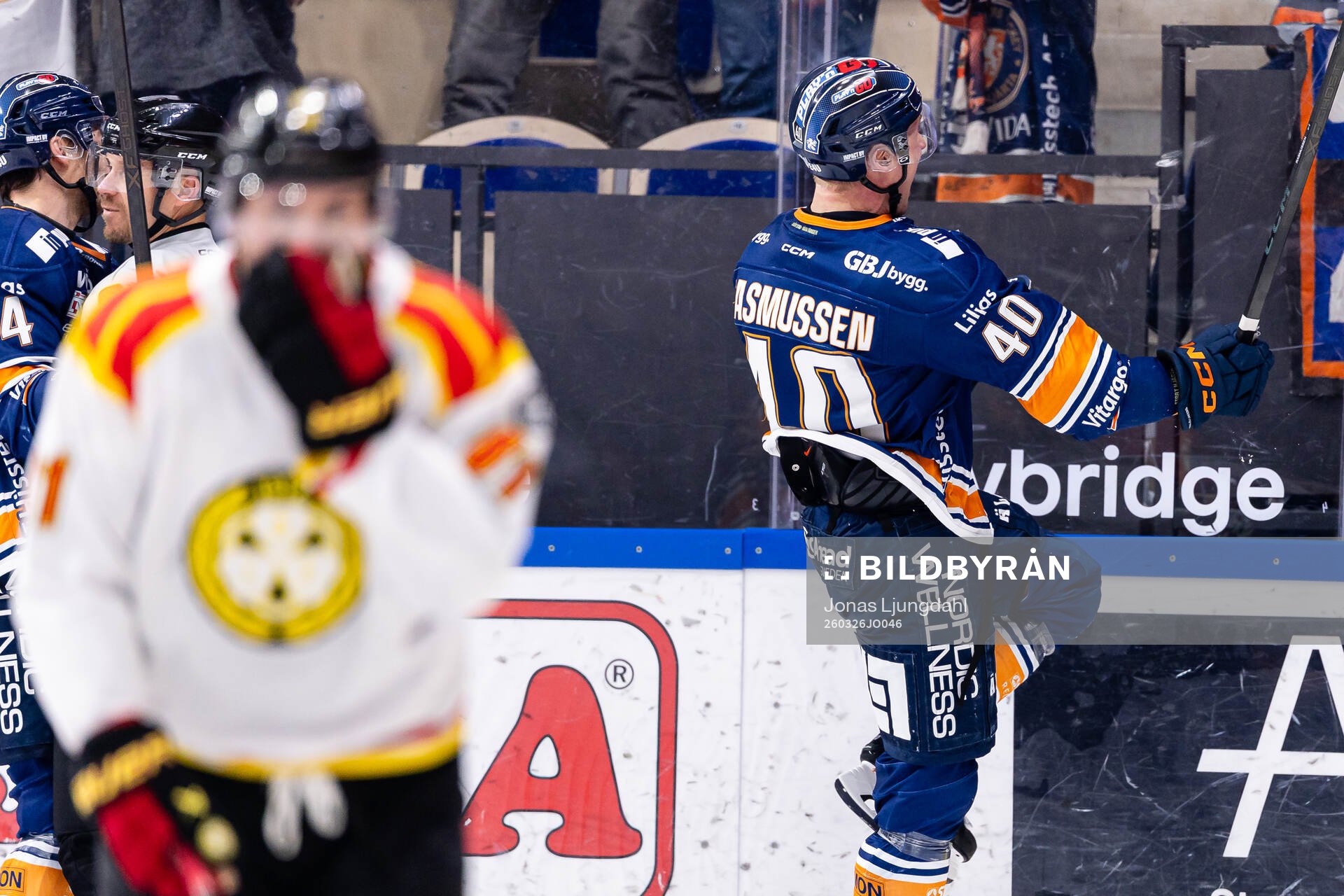 Växjös Dennis Rasmussen jublar