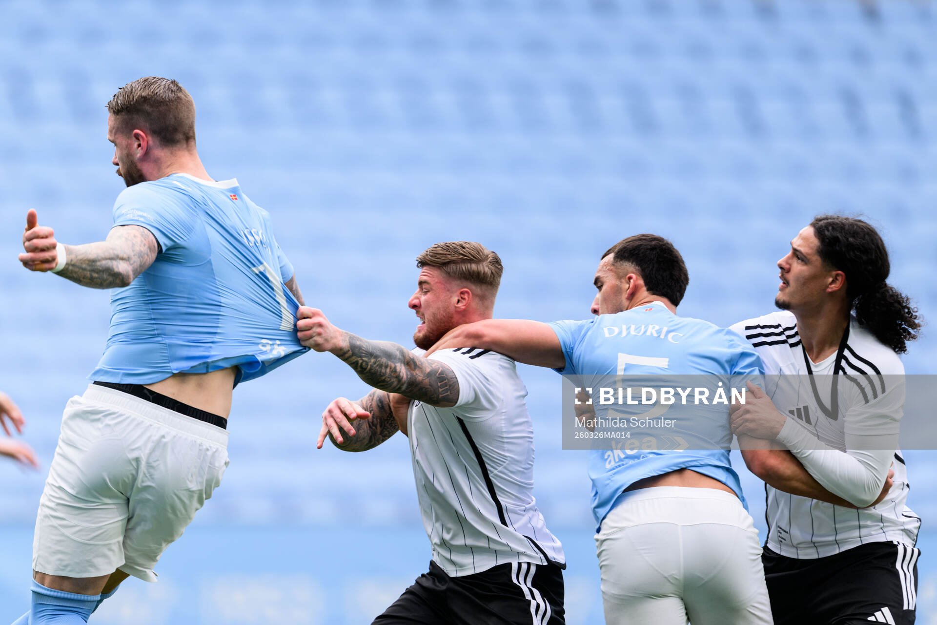 Malmö FFs Pontus Jansson och Landskronas Markus