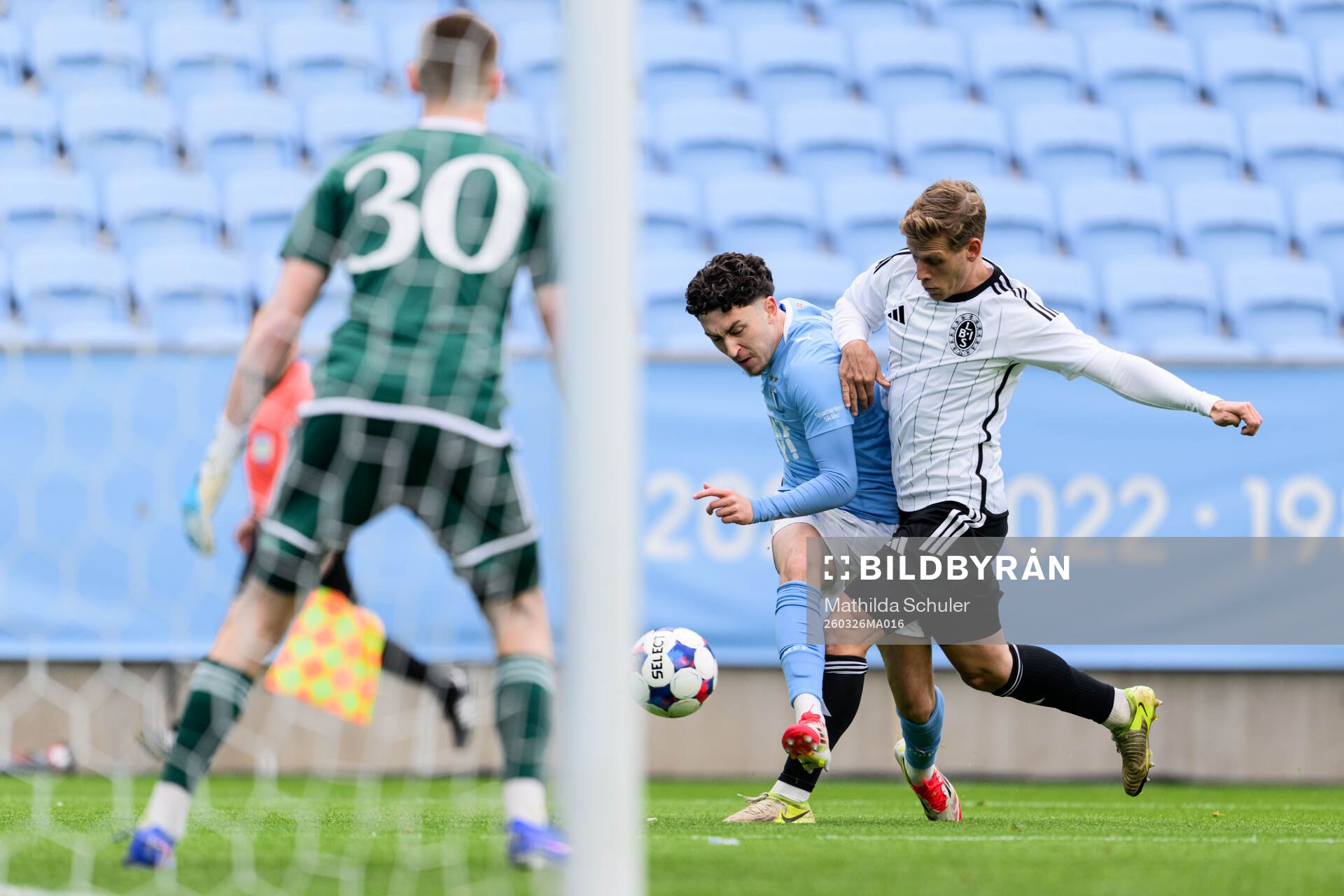 Malmö FFs Antonio Palac och Landskronas Tobias Karlsson