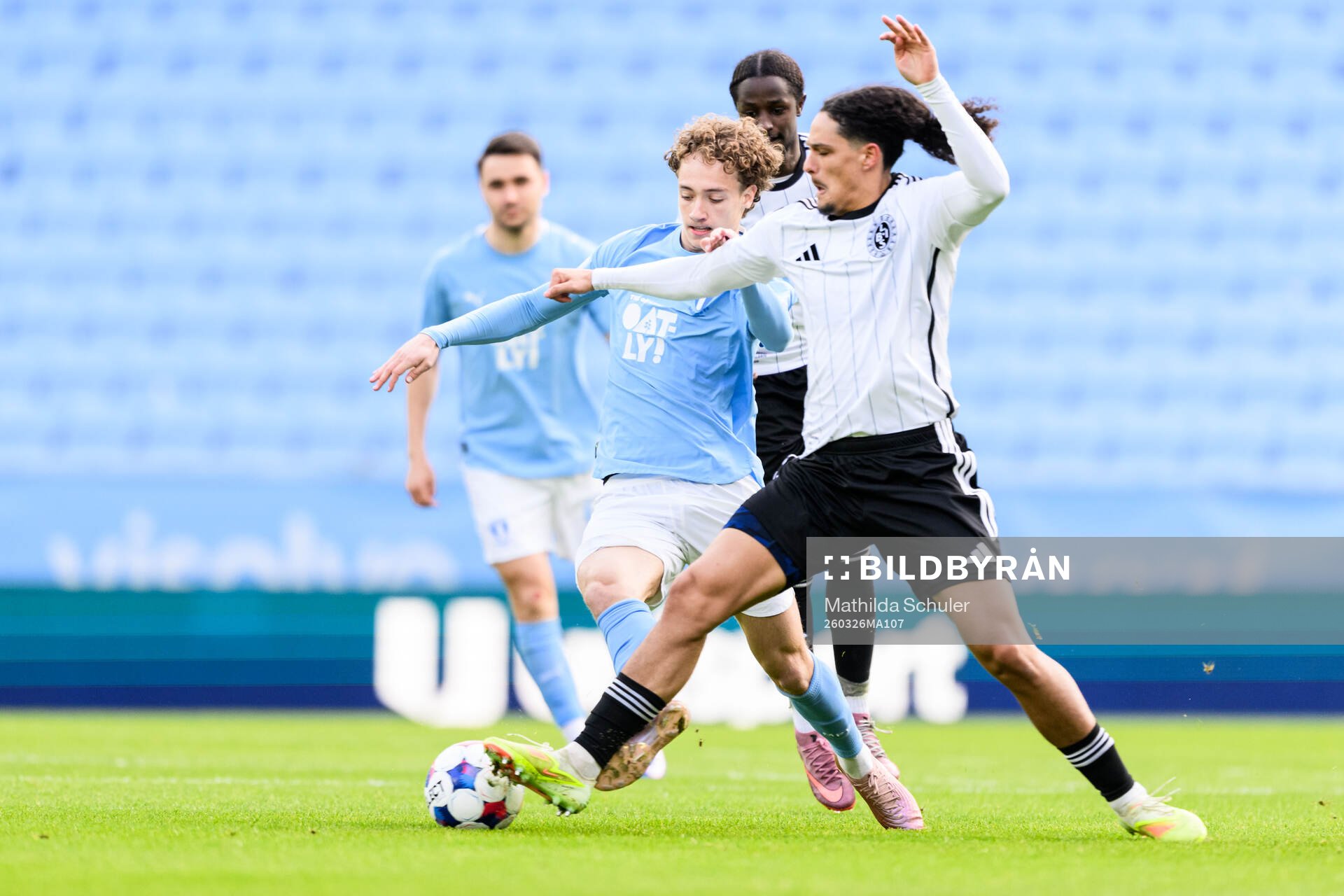 Malmö FFs Anton Höög och Landskronas André Alvarez Perez