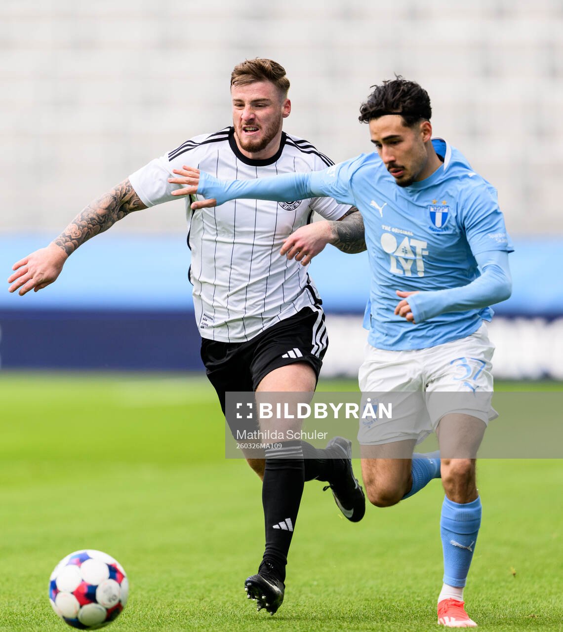 Landskronas Markus Björkqvist och Malmö FFs Adrian Skogmar
