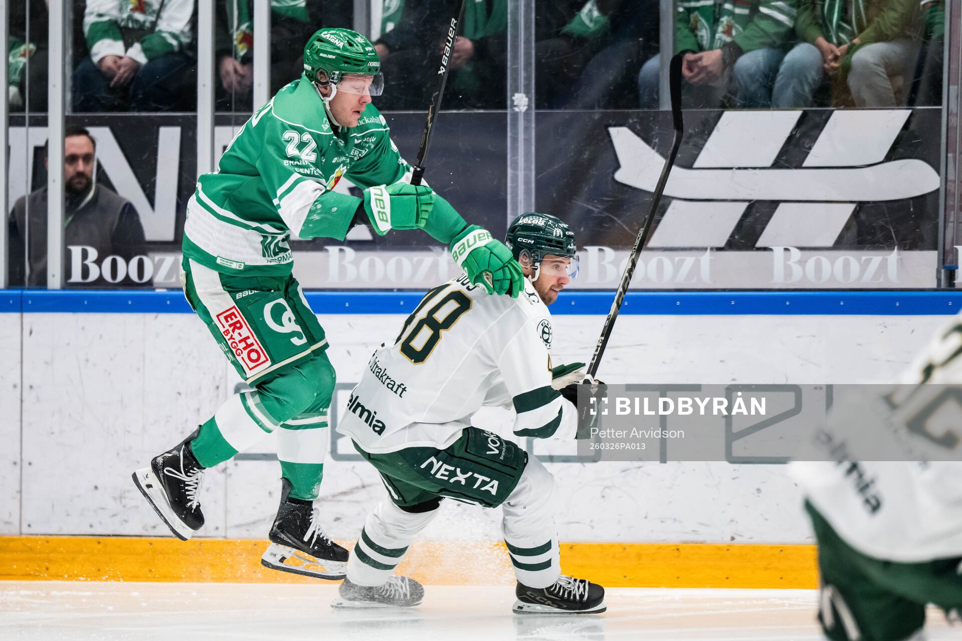 Rögles Fredrik Olofsson och Färjestads Filip Roos