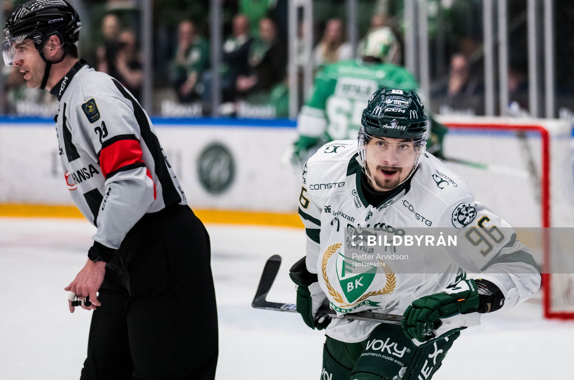 Färjestads David Tomasek jublar