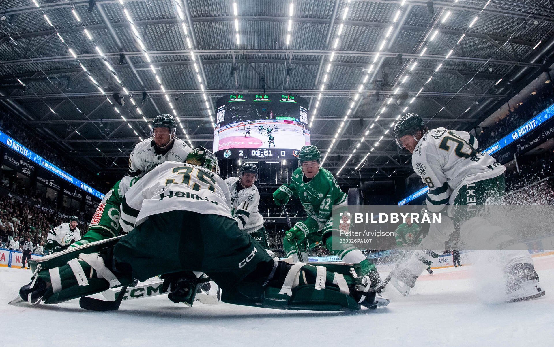 Rögles Isac Solberg gör 3-0 mot Färjestads målvakt
