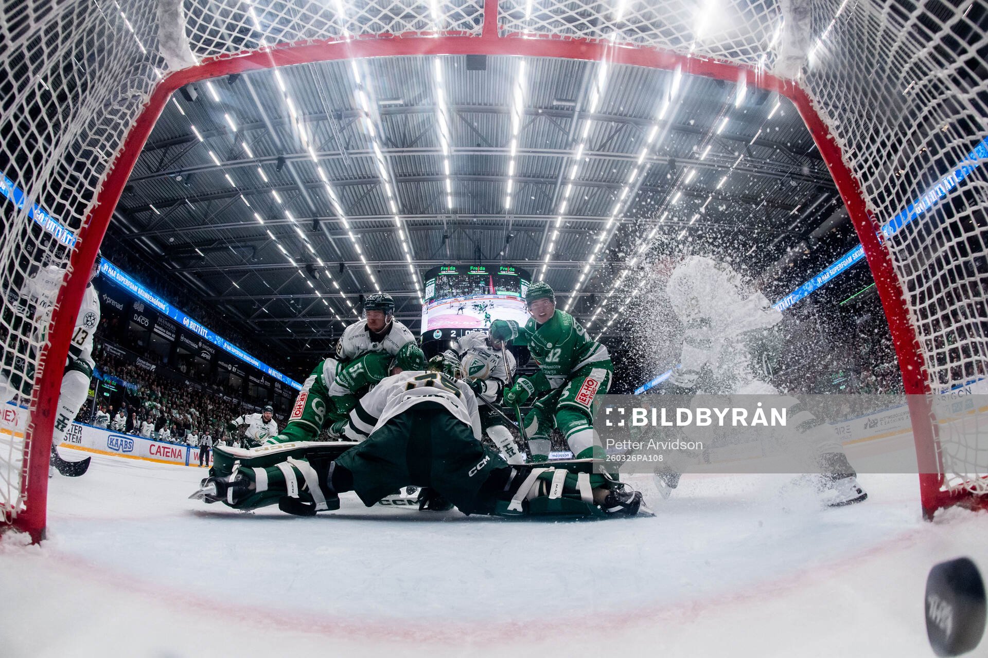 Rögles Isac Solberg gör 3-0 mot Färjestads målvakt