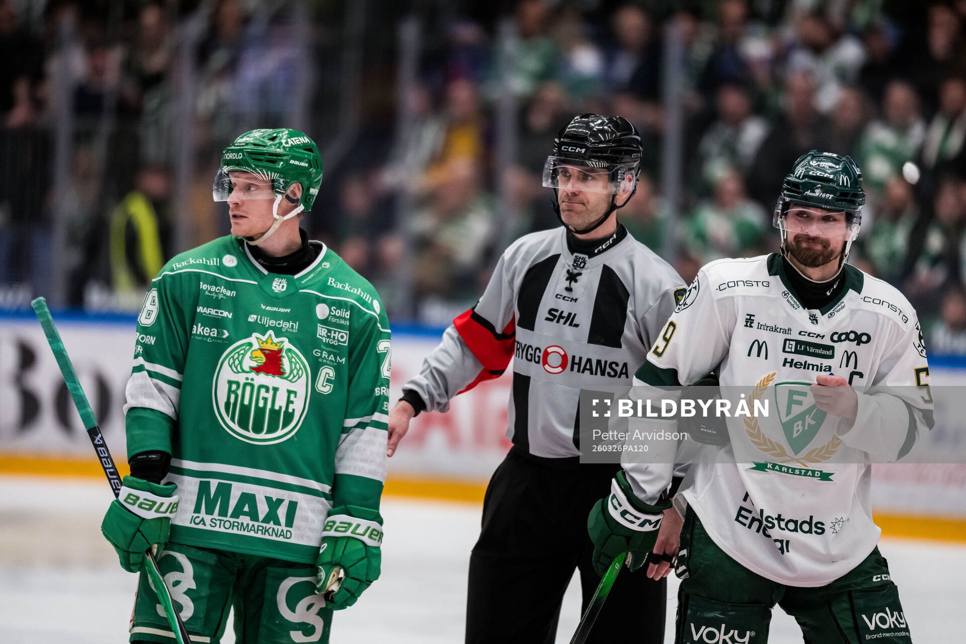 Rögles Anton Bengtsson och Domare Richard Magnusson och