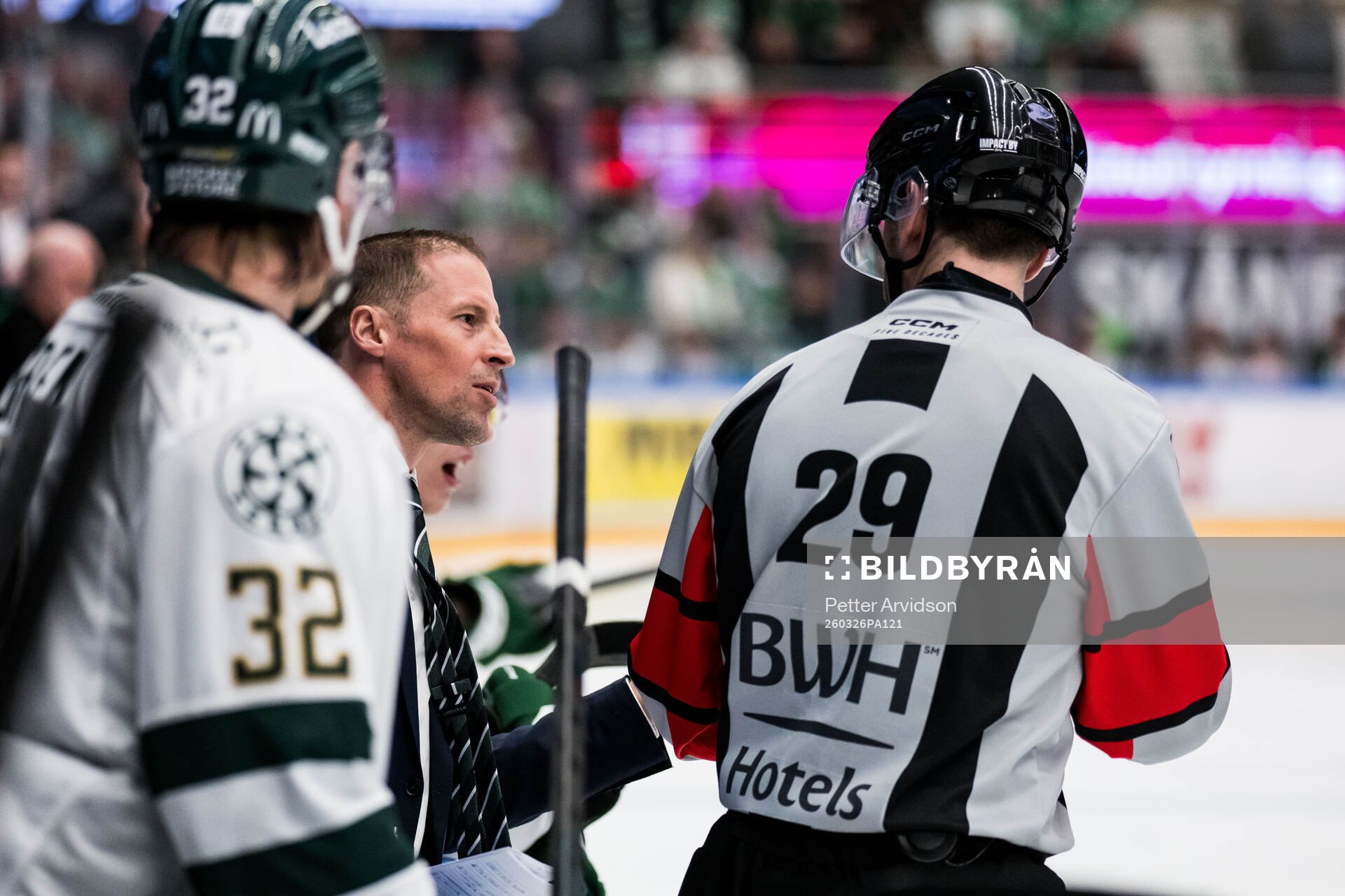 Färjestads tränare Cam Abbott och Domare Kristoffer