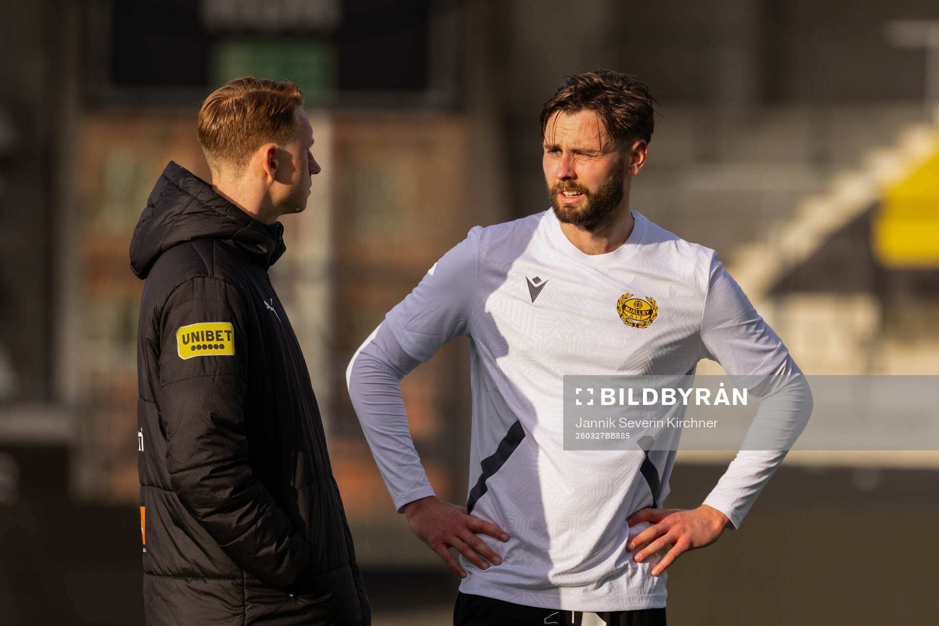 Häckens Julius Lindberg och Mjällbys Axel Norén