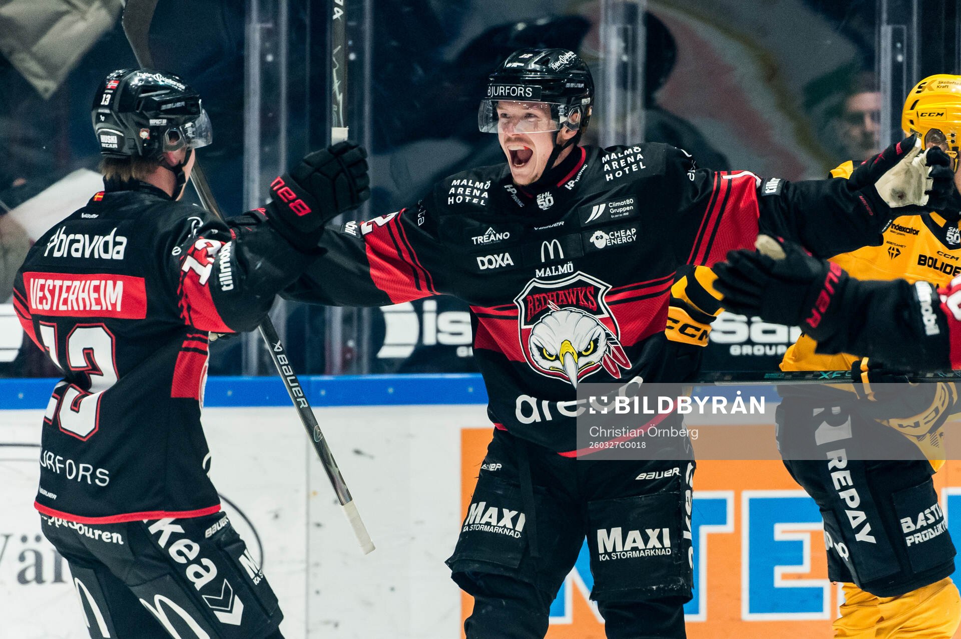 Malmö Redhawks Linus Öberg jublar