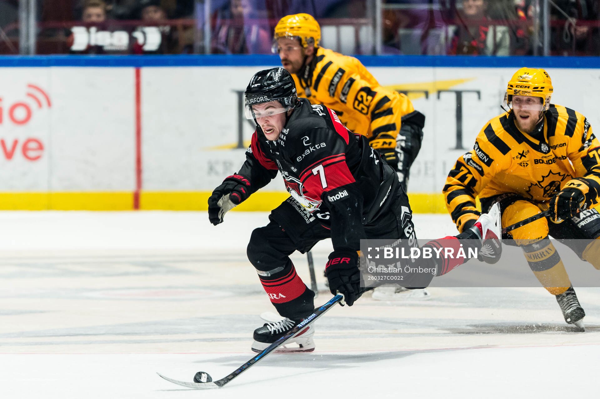 Malmö Redhawks Topi Niemelä och Skellefteås Jonathan
