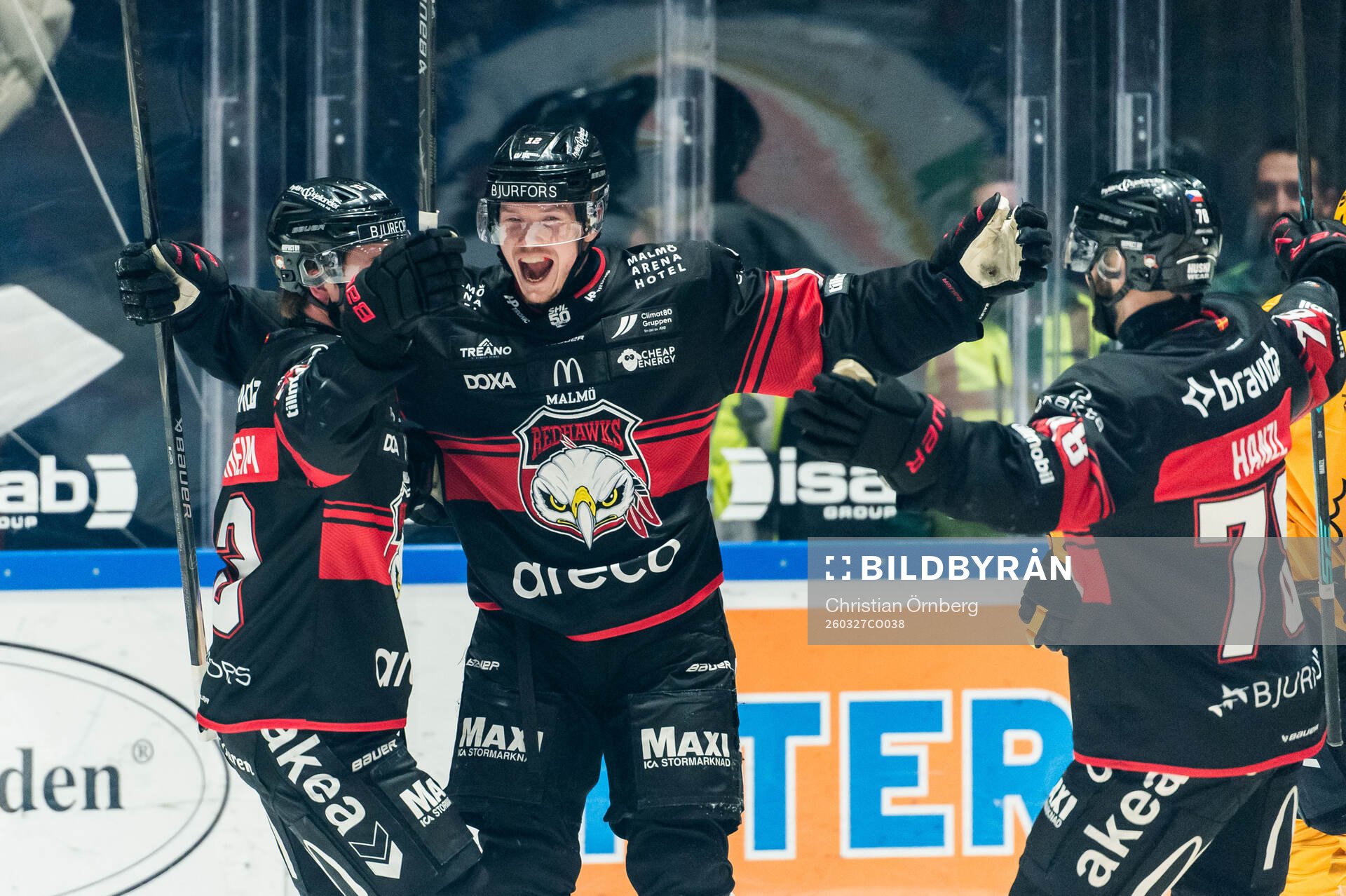Malmö Redhawks Linus Öberg jublar