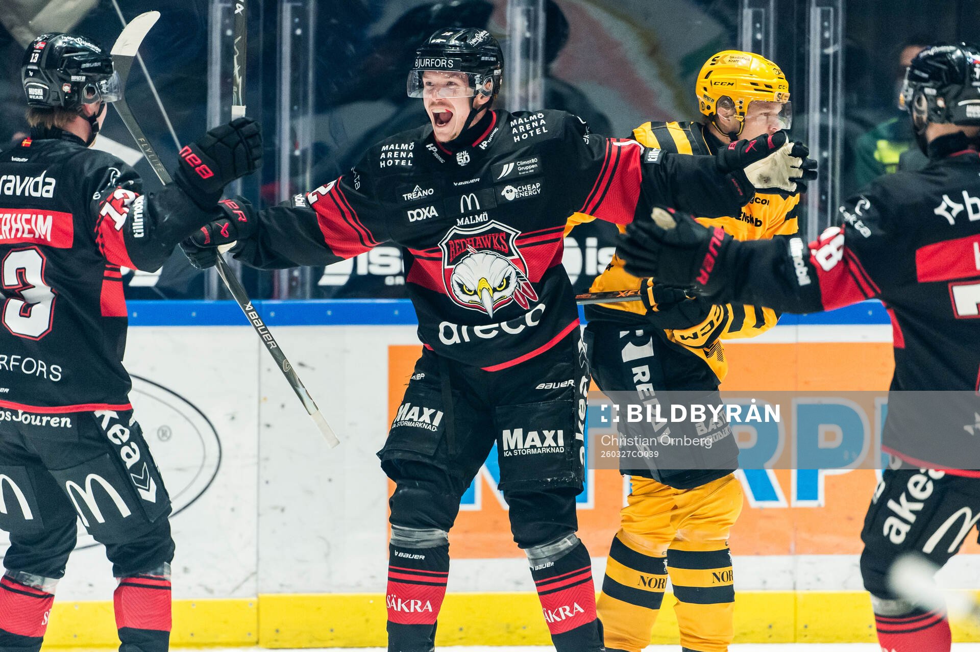 Malmö Redhawks Linus Öberg jublar