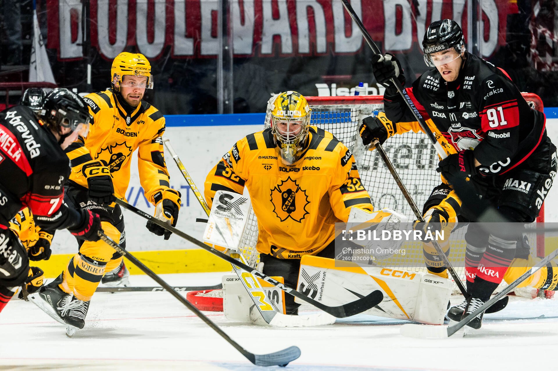 Malmö Redhawks Topi Niemelä och Axel Sundberg och