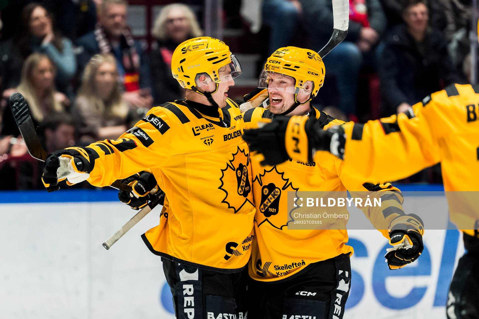 Skellefteås Pontus Johansson och Martin Lundberg  jublar