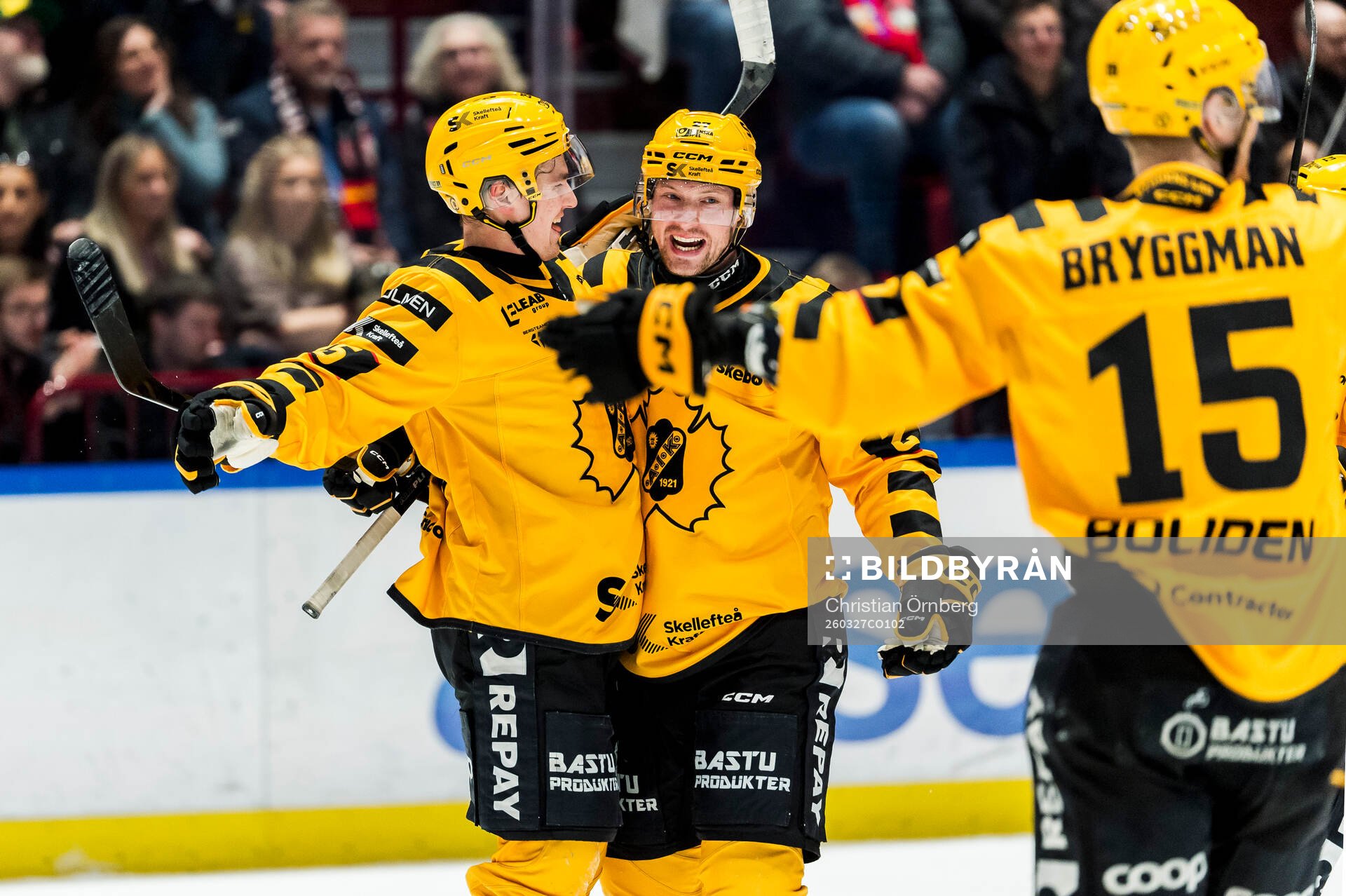 Skellefteås Pontus Johansson och Martin Lundberg  jublar