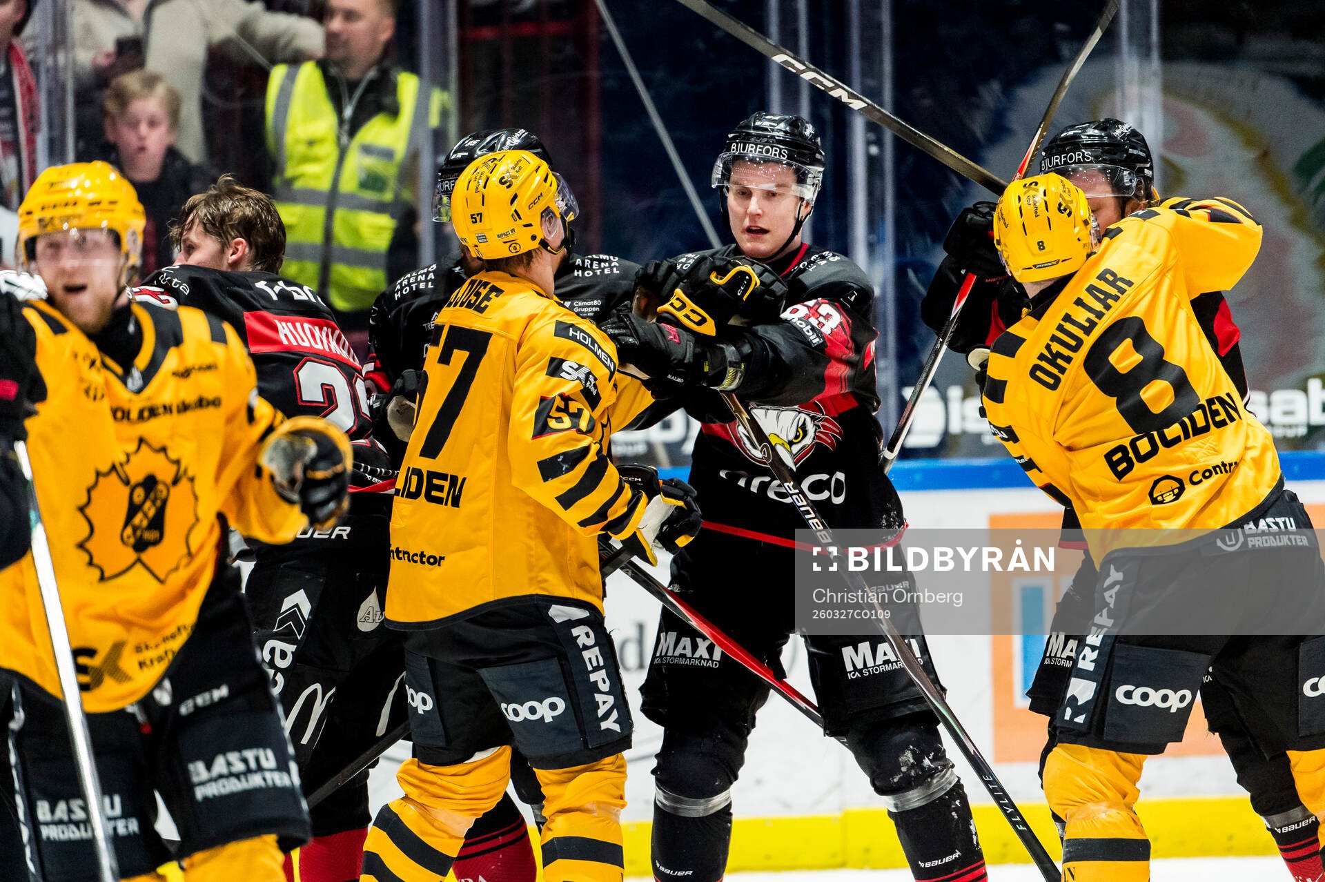 Skellefteås Emil Djuse och Malmö Redhawks Fredrik