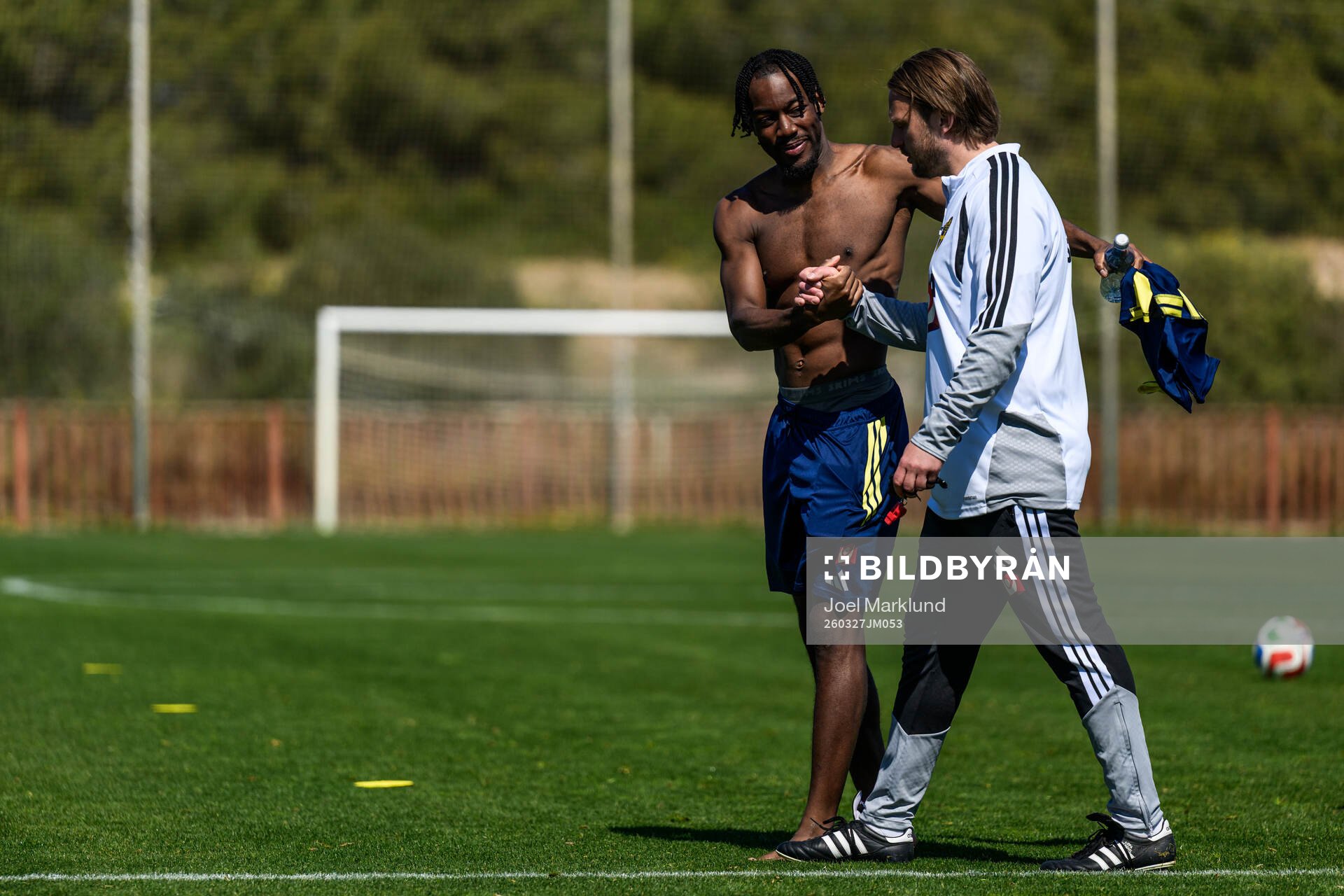 Anthony Elanga and assistant coach Björn Hamberg of the