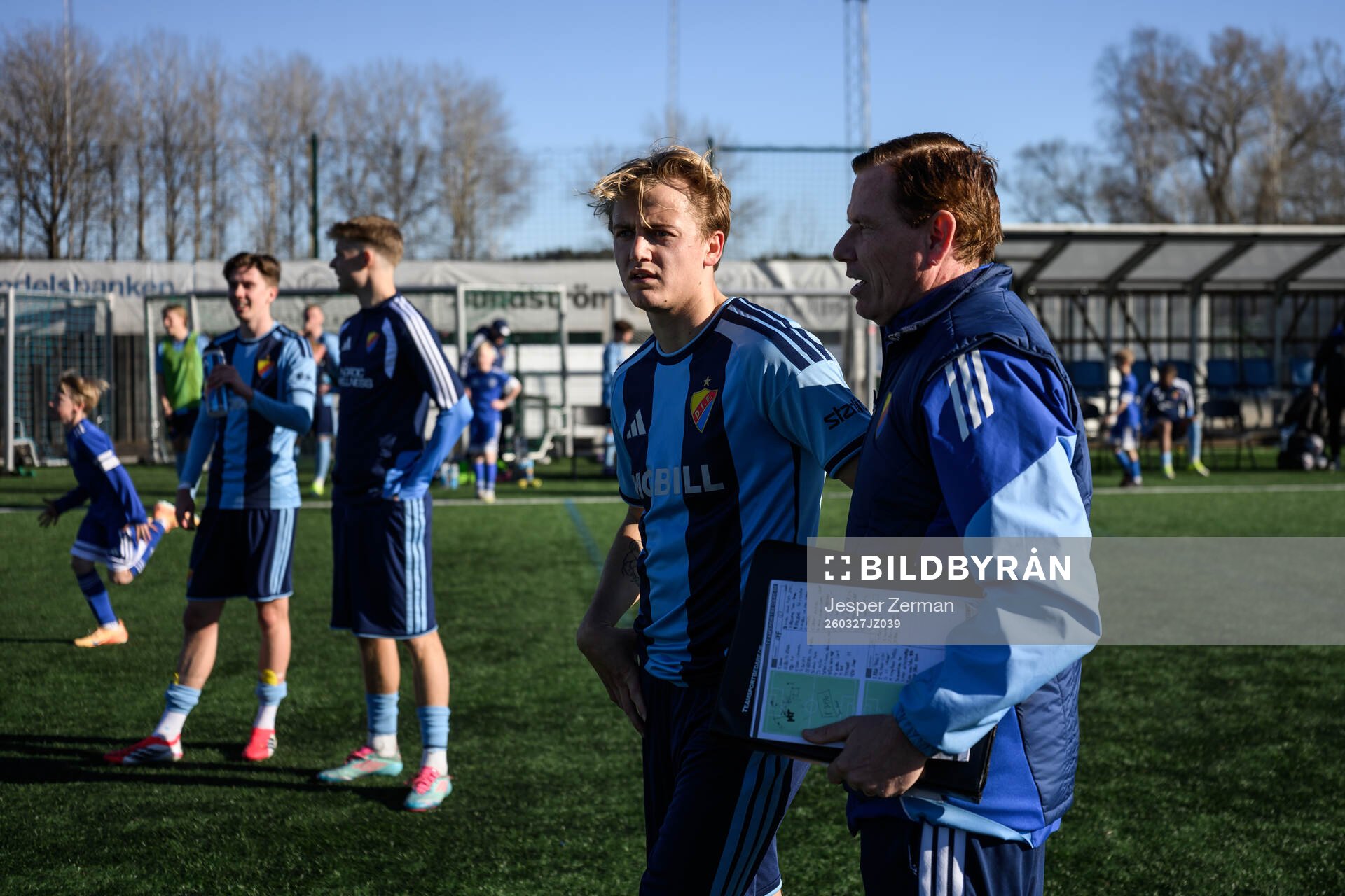 Djurgårdens Oskar Fallenius och assisterande tränare