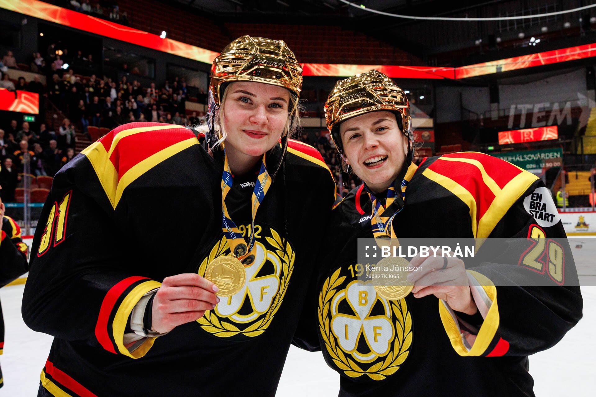 Brynäs målvakt Ena Nystrøm och målvakt Klara Peslarova