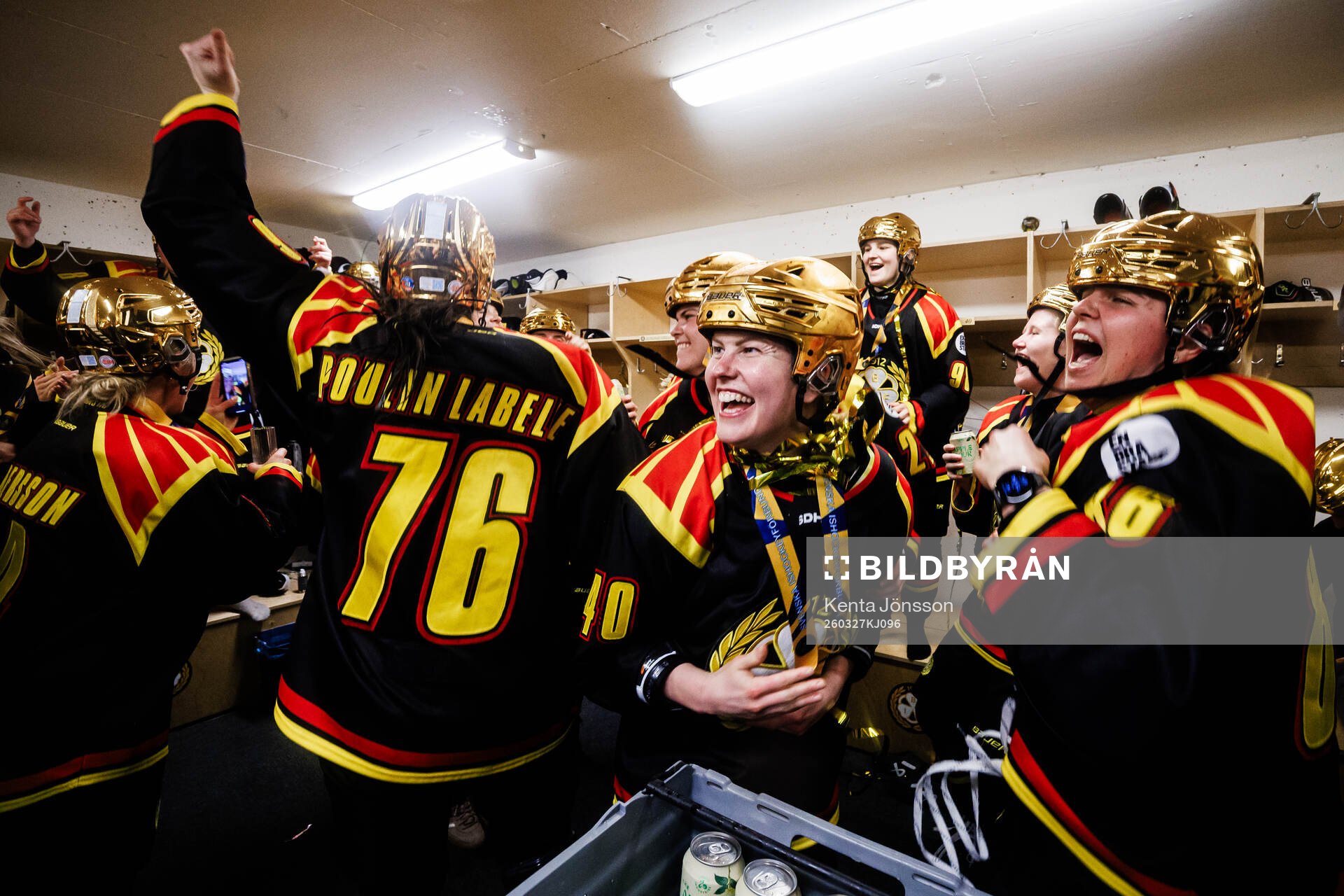Brynäs Noora Tulus och Emma Bergesen jublar