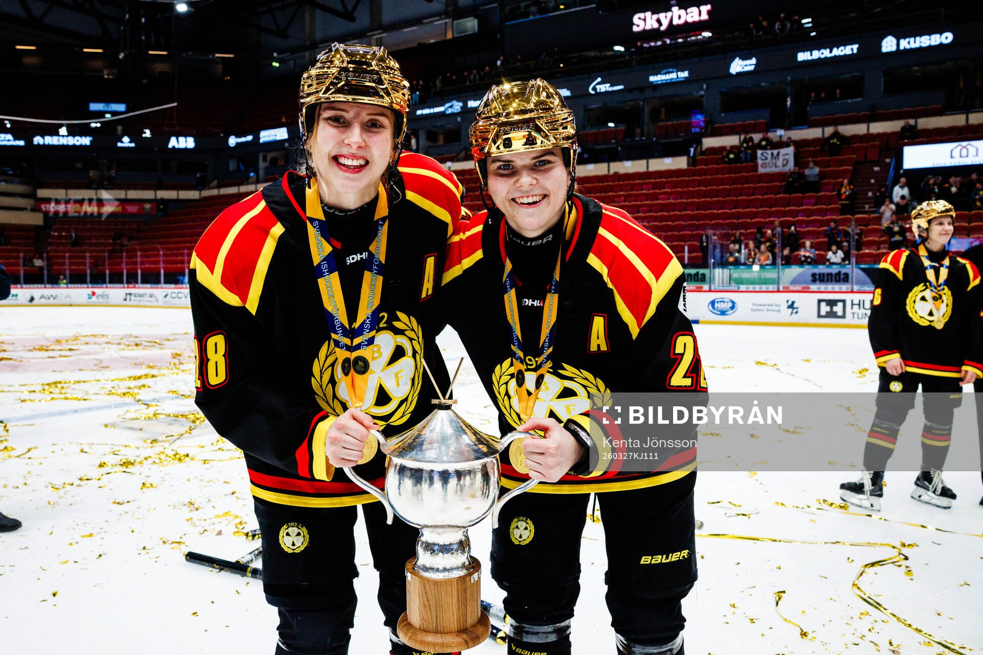 Brynäs Jenny Antonsson och Hanna Thuvik jublar