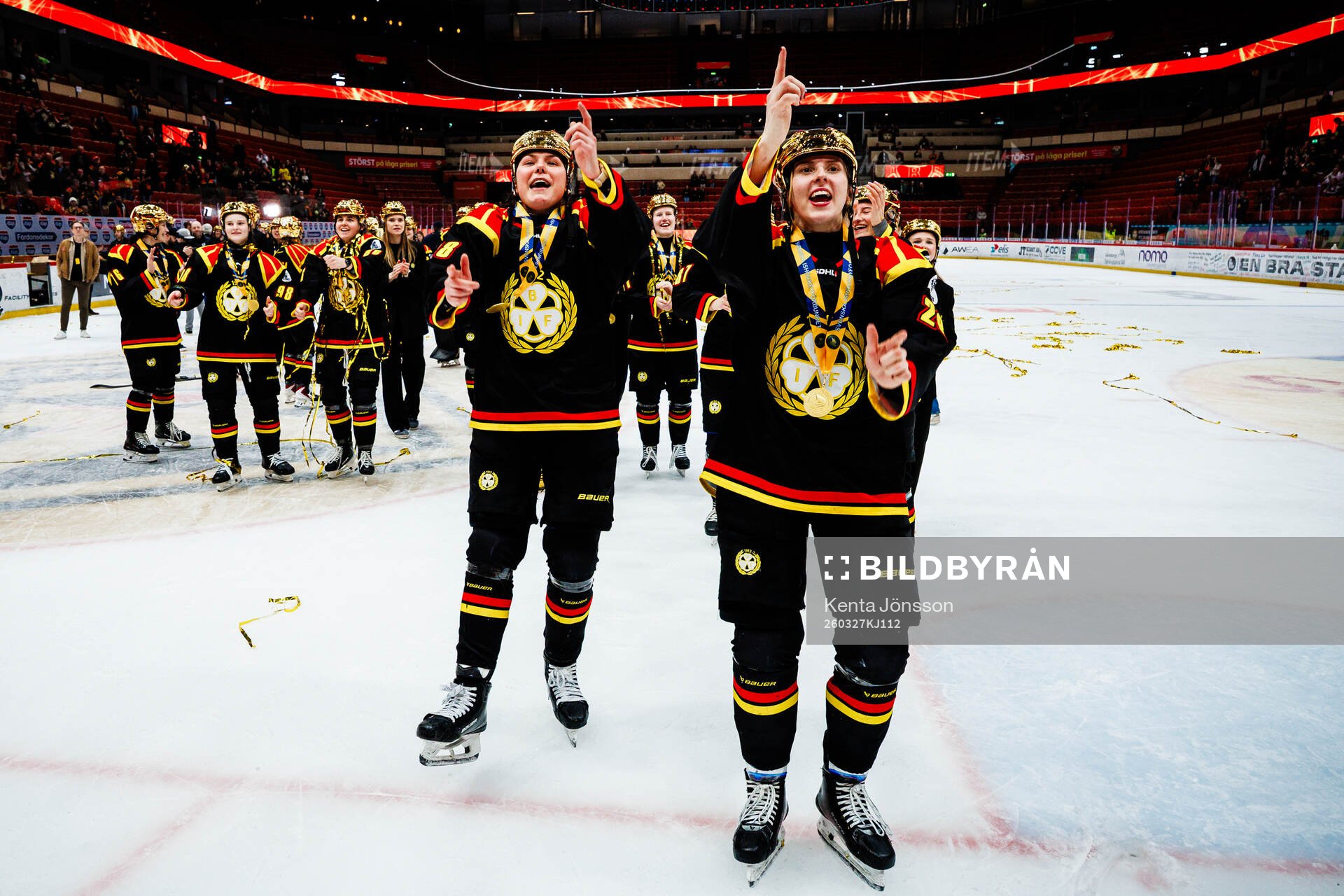 Brynäs Elin Svensson och Jenny Antonsson jublar