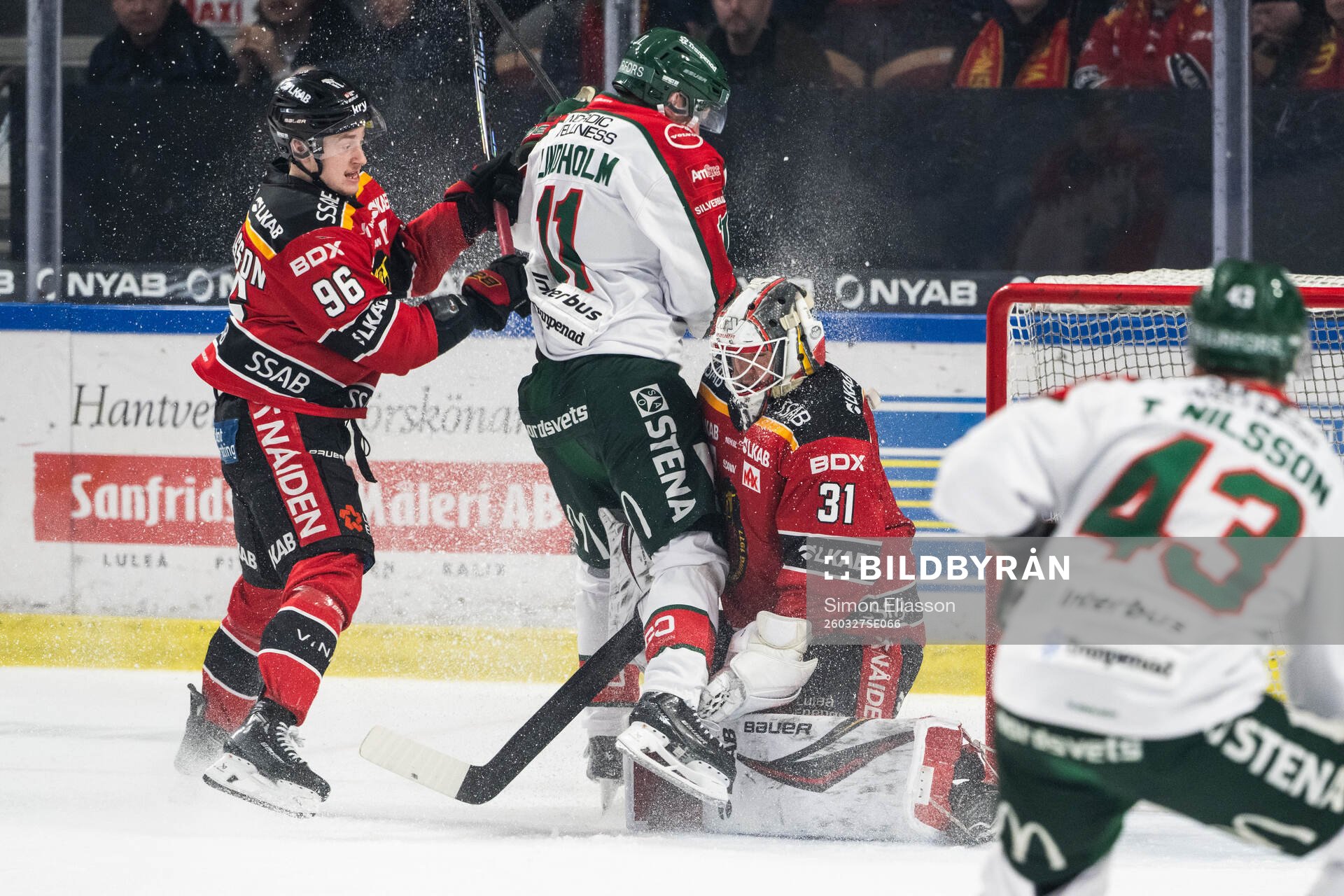 Frölundas Max Lindholm och Luleås målvakt Matteus Ward