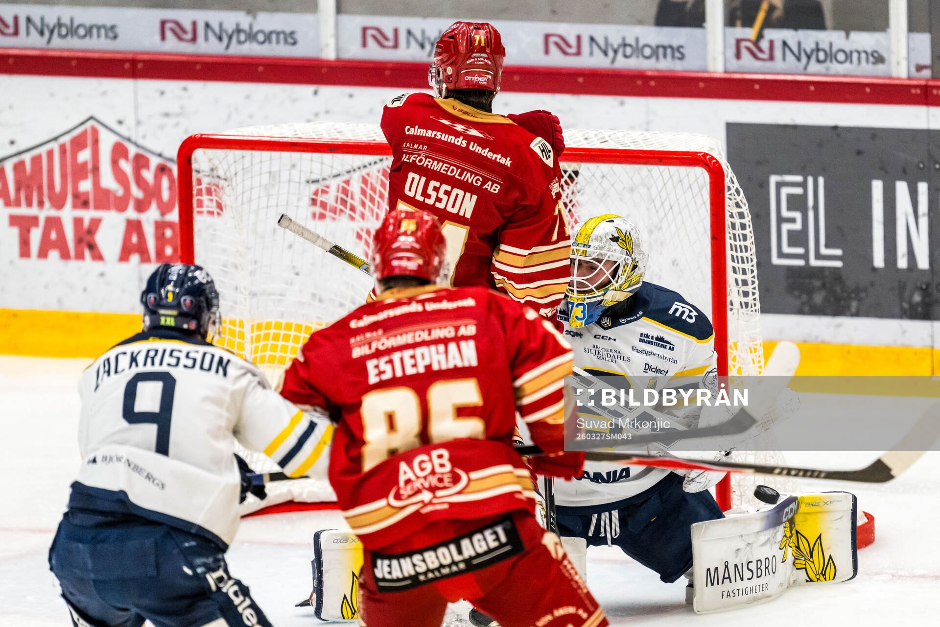 Kalmars Gabriel Olsson och Södertäljes målvakt Love
