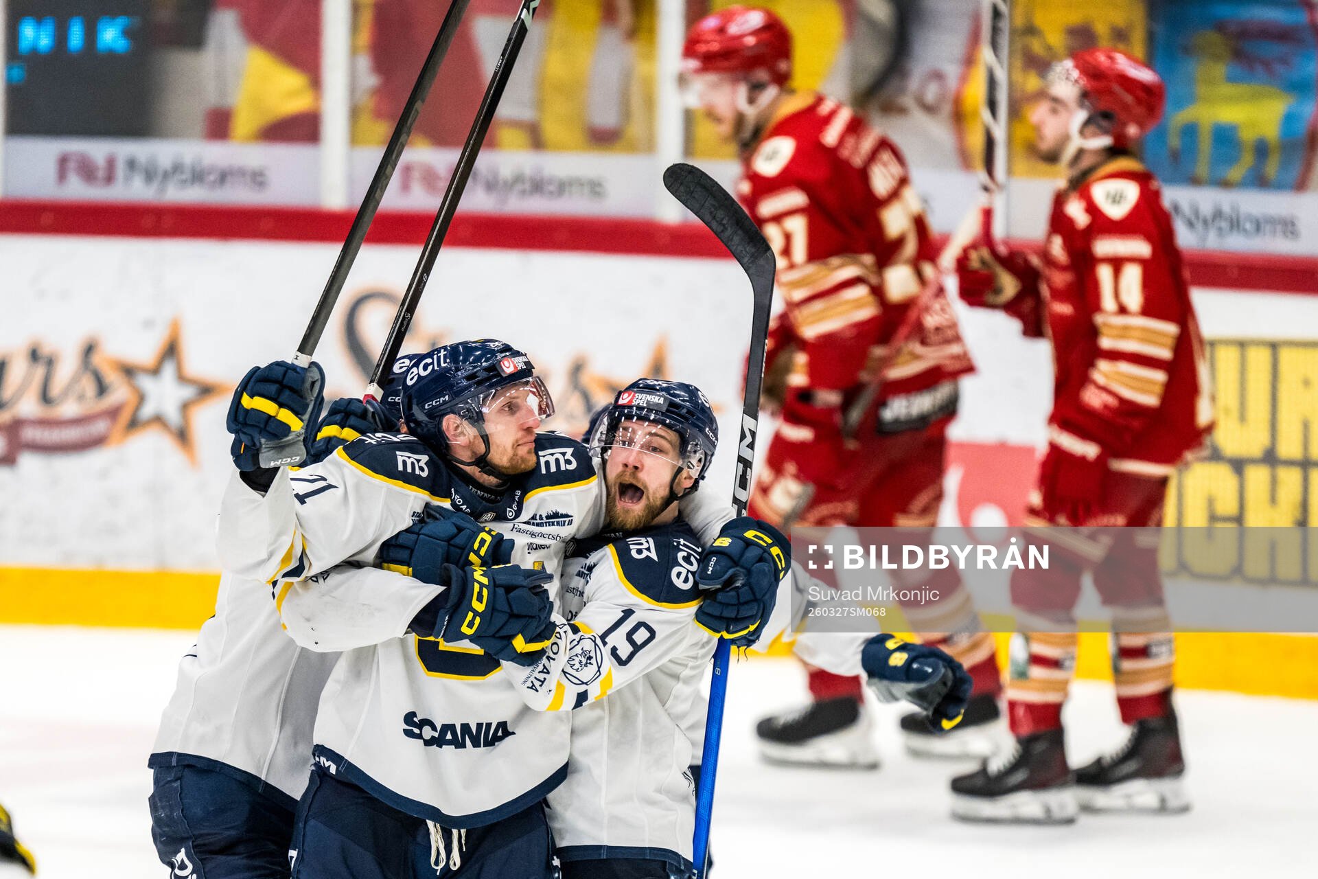 Södertäljes Filip Windlert och Hampus Harlestam jublar