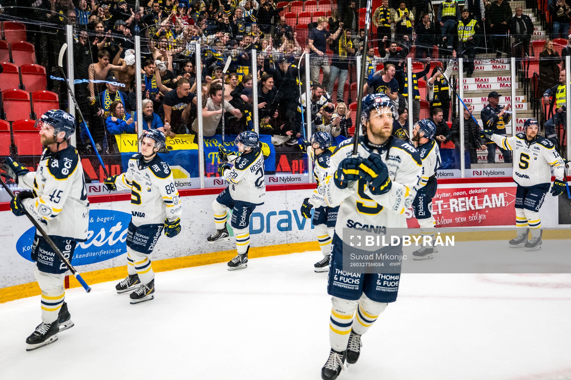 Södertäljes spelare jublar