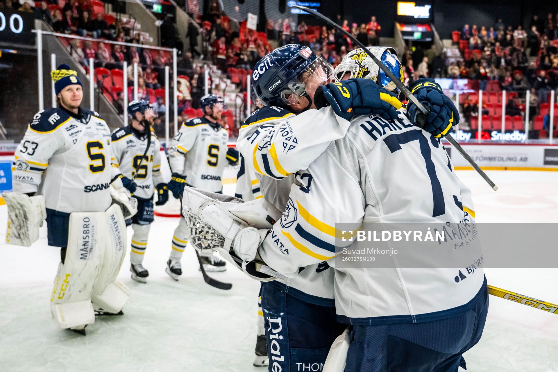 Södertäljes målvakt Love Härenstam jublar